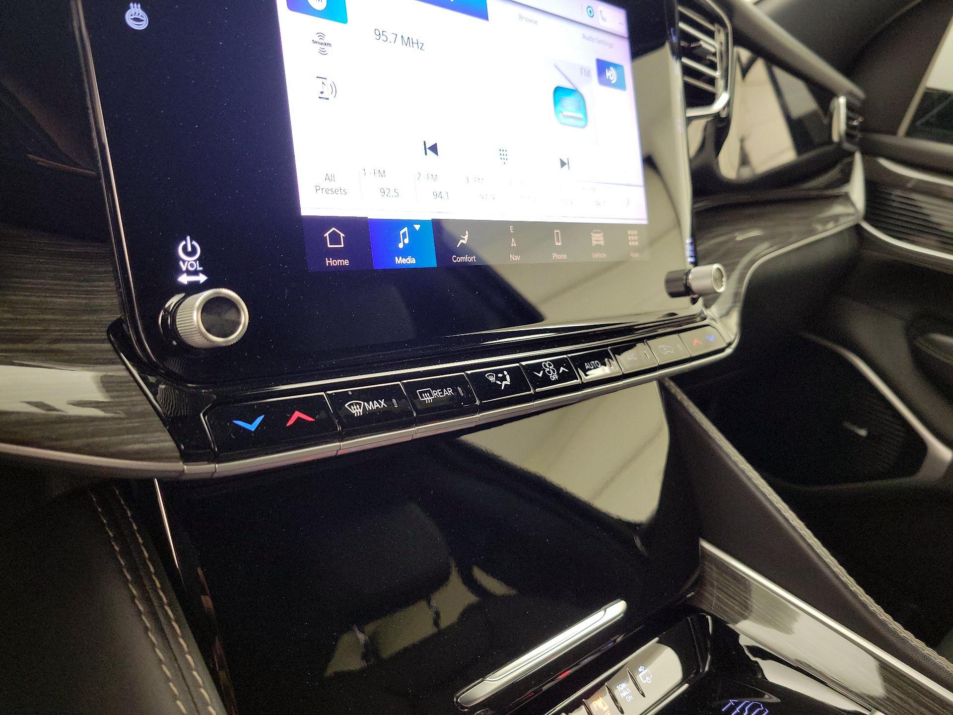 Thumbnail: 2022 Jeep Wagoneer - 17