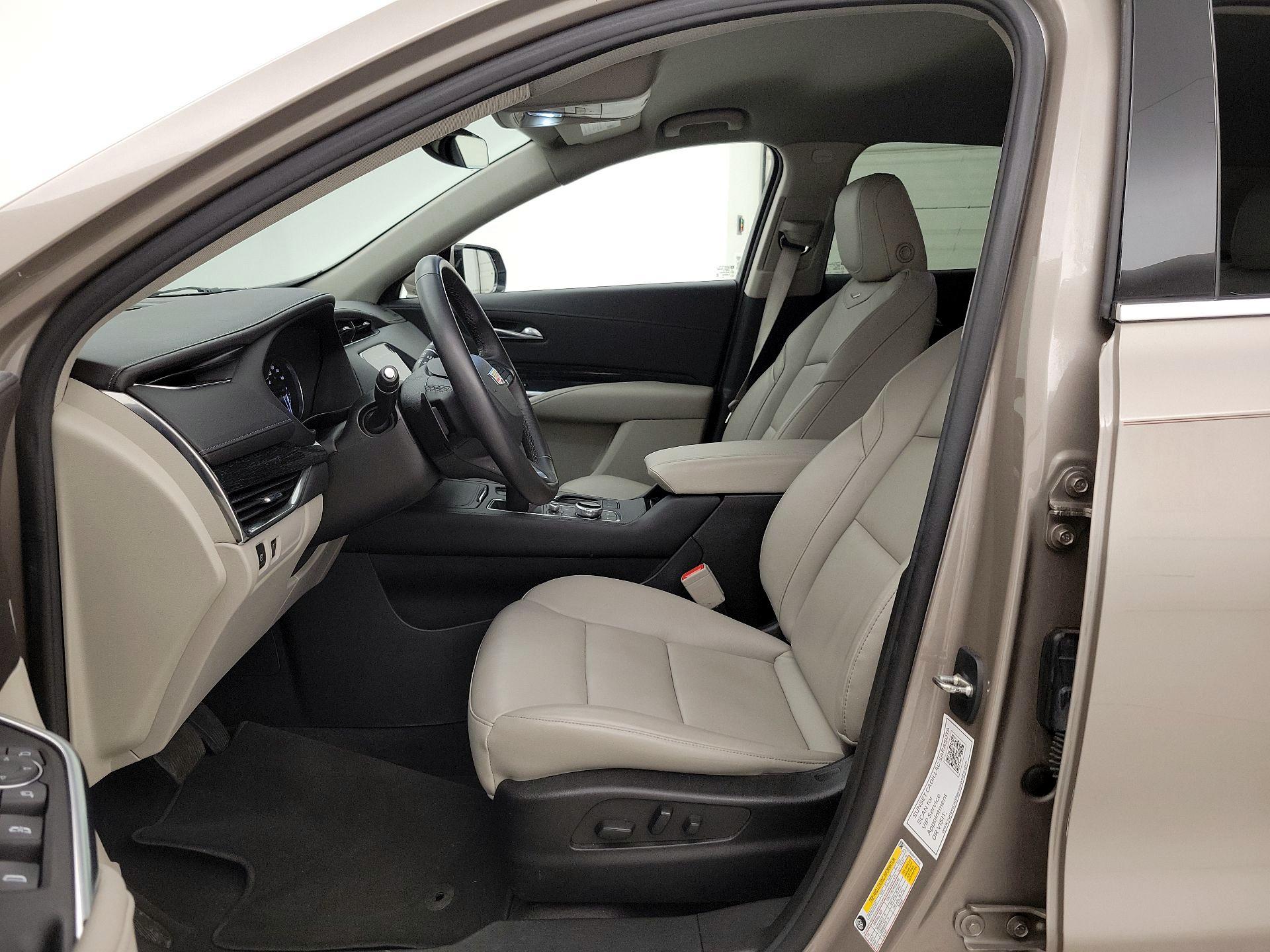 Thumbnail: 2023 Cadillac XT4 - 11