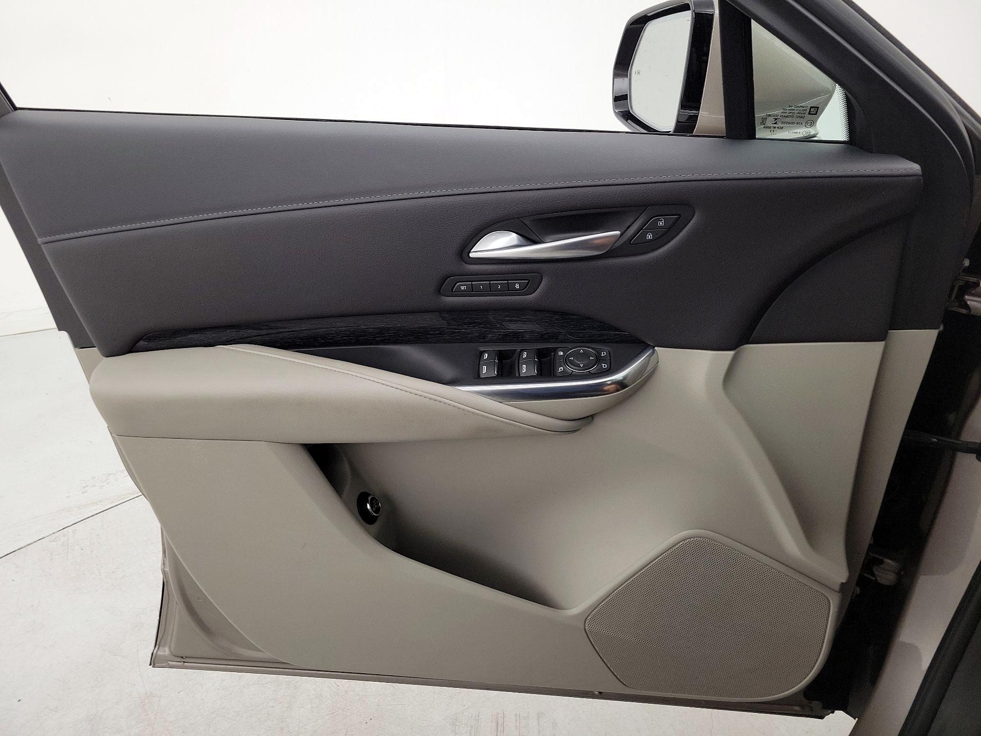Thumbnail: 2023 Cadillac XT4 - 12