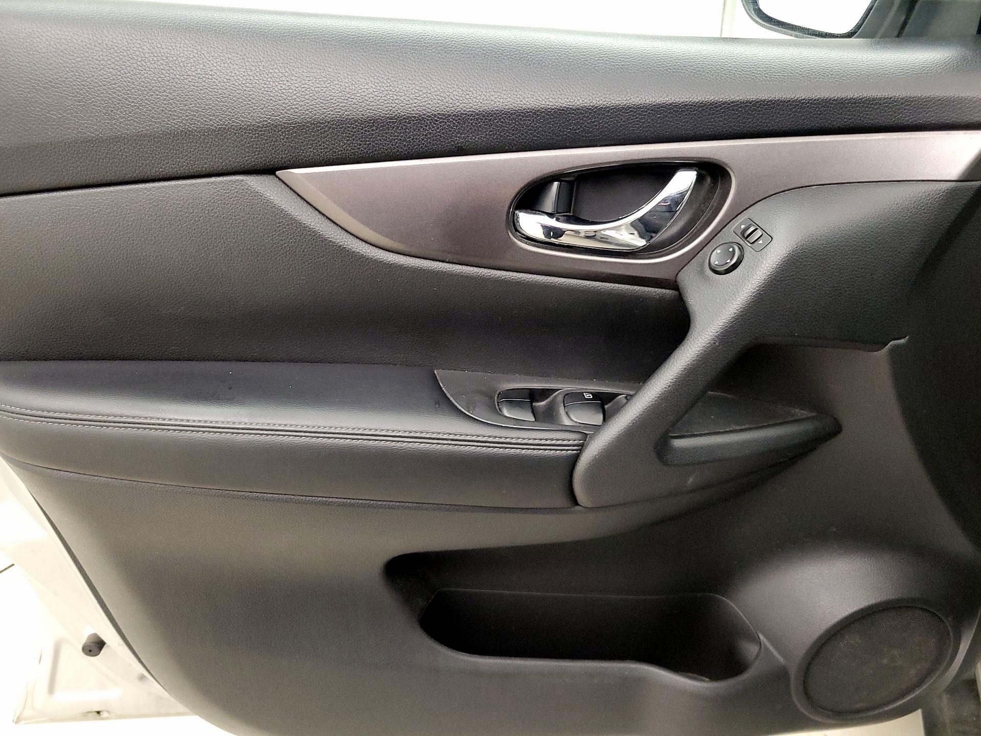 Thumbnail: 2016 Nissan Rogue - 12