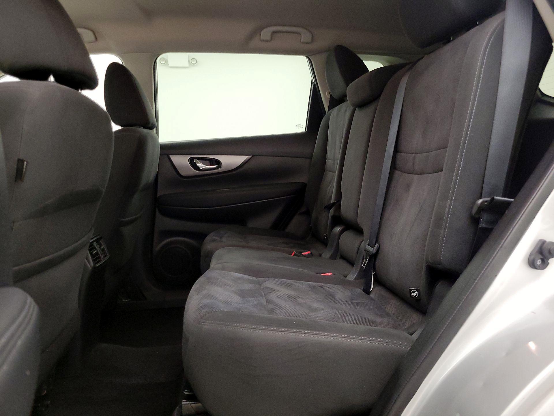 Thumbnail: 2016 Nissan Rogue - 18