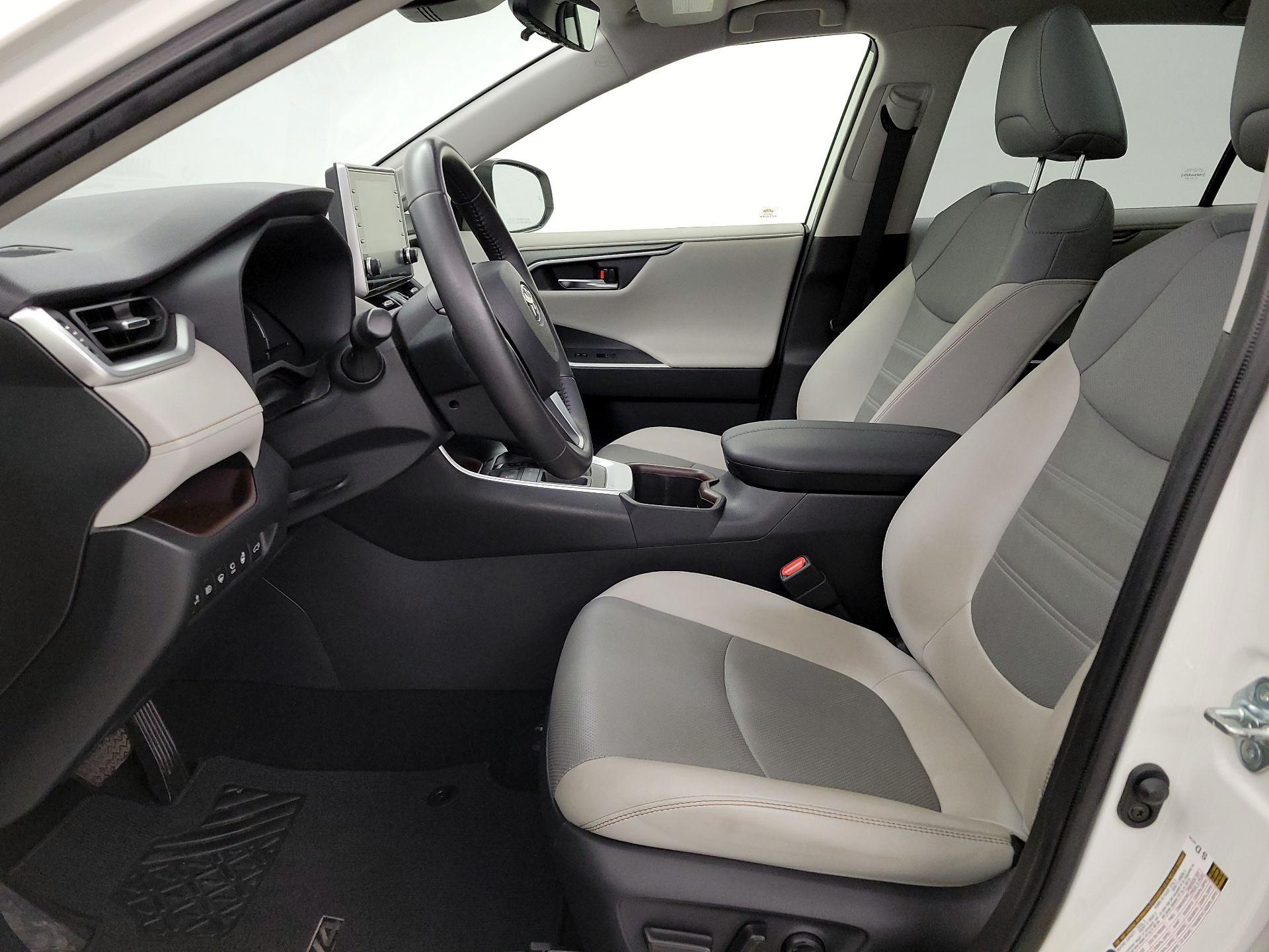 Thumbnail: 2022 Toyota RAV4 - 11