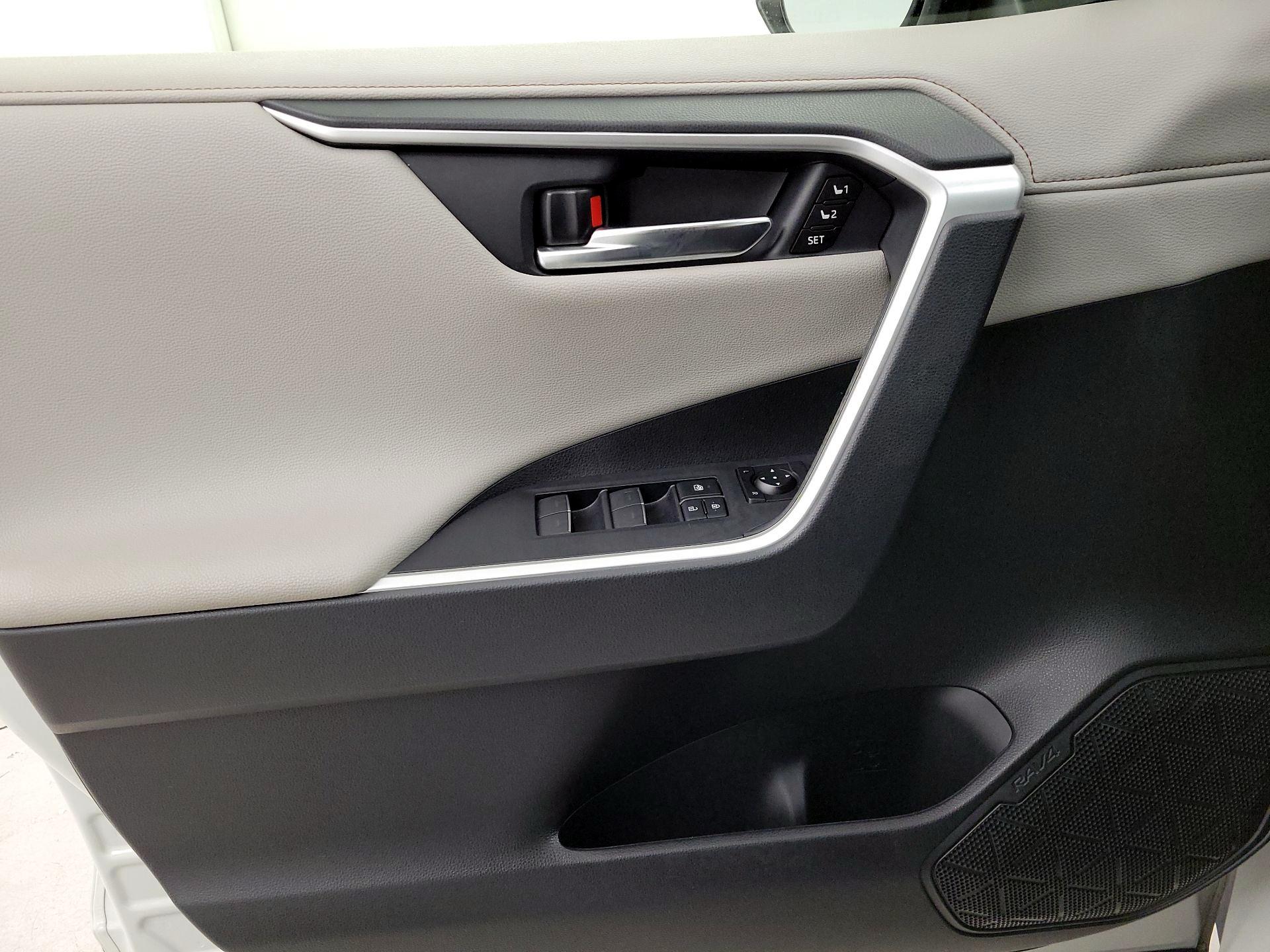 Thumbnail: 2022 Toyota RAV4 - 12