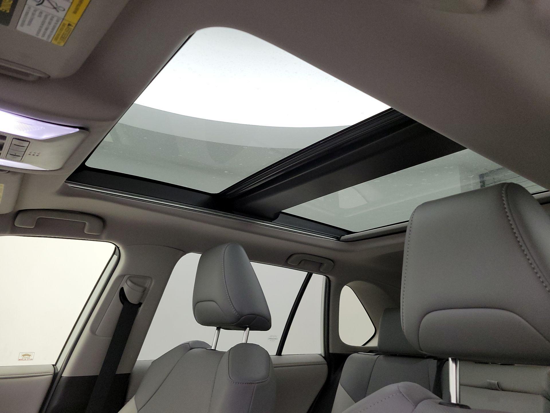 Thumbnail: 2022 Toyota RAV4 - 19