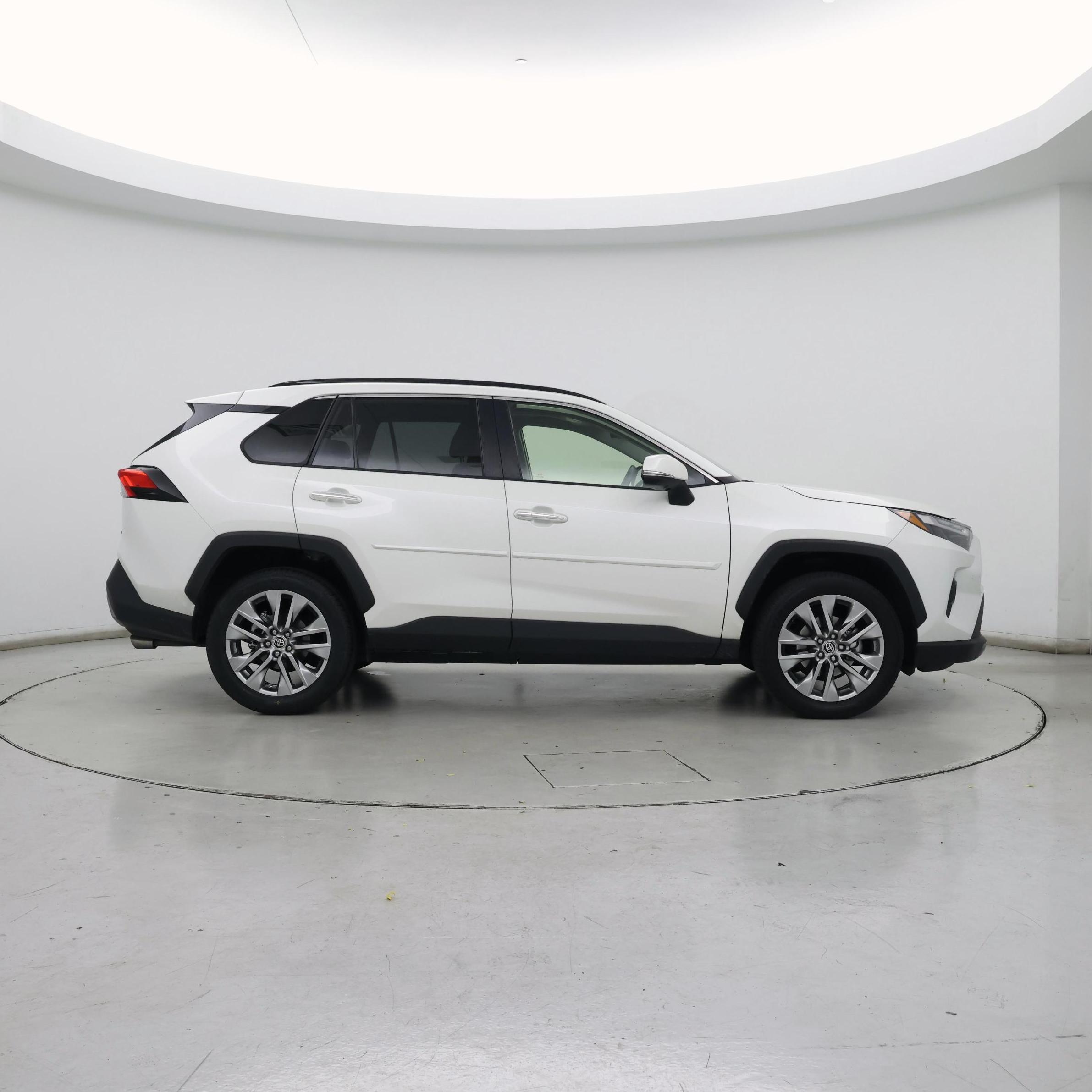 Thumbnail: 2022 Toyota RAV4 - 7