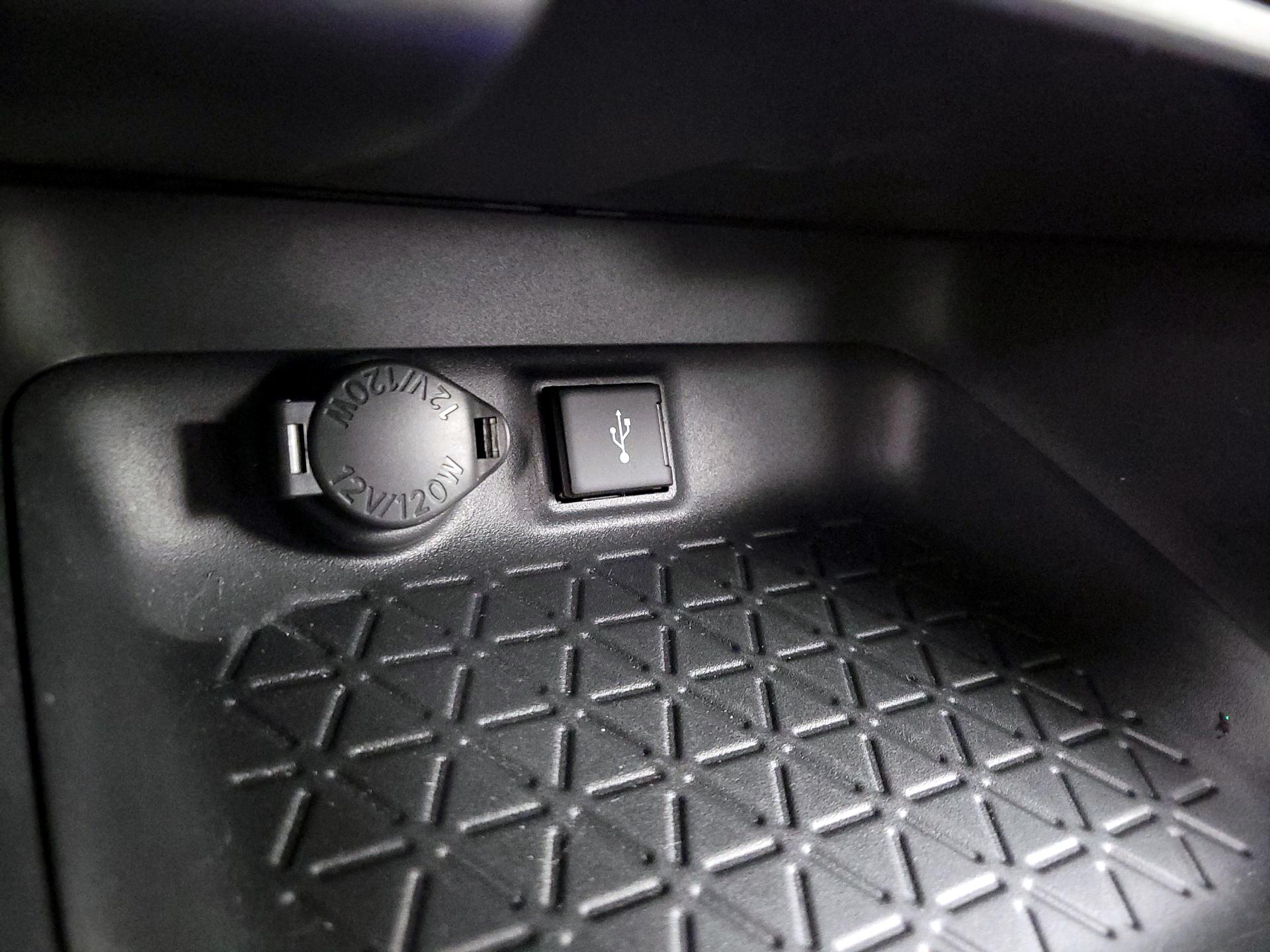 Thumbnail: 2020 Toyota RAV4 - 18