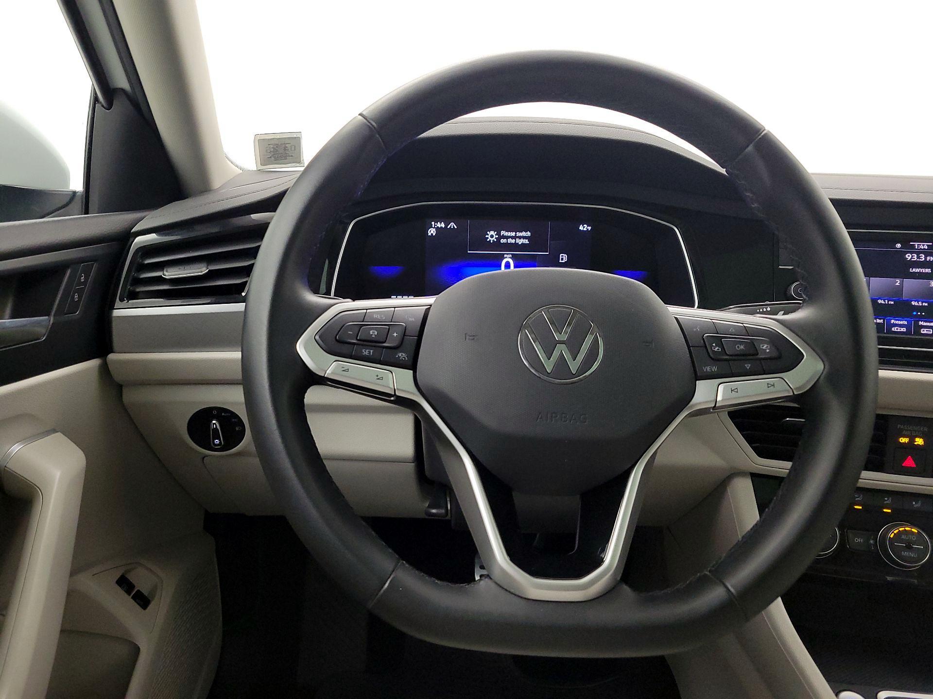 Thumbnail: 2024 Volkswagen Jetta - 10