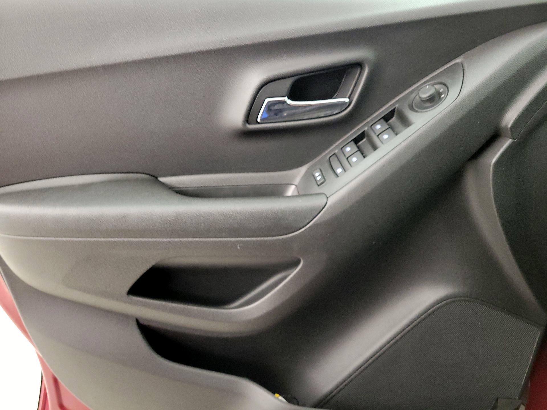 Thumbnail: 2020 Chevrolet Trax - 12