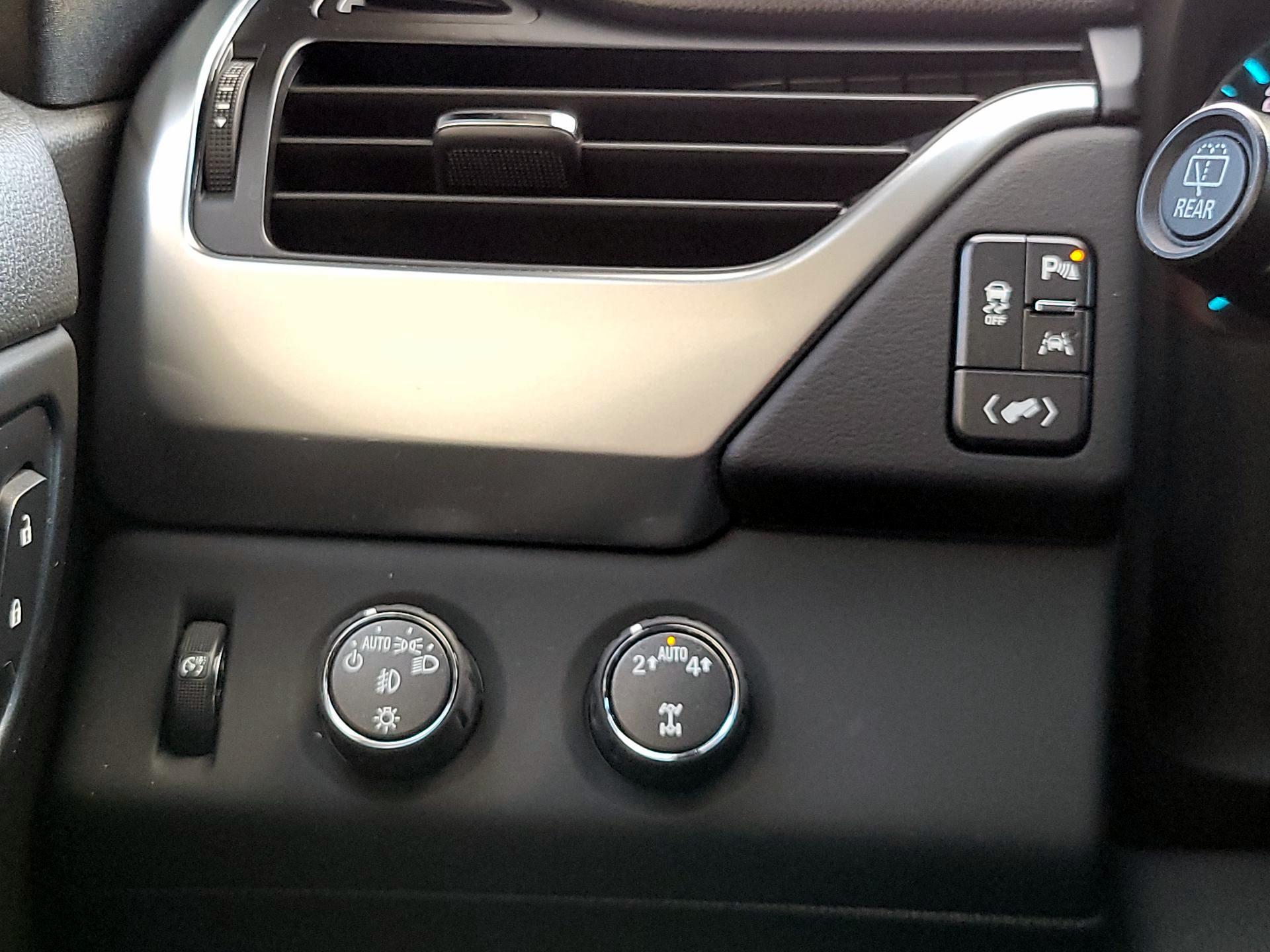 Thumbnail: 2017 Chevrolet Tahoe - 13