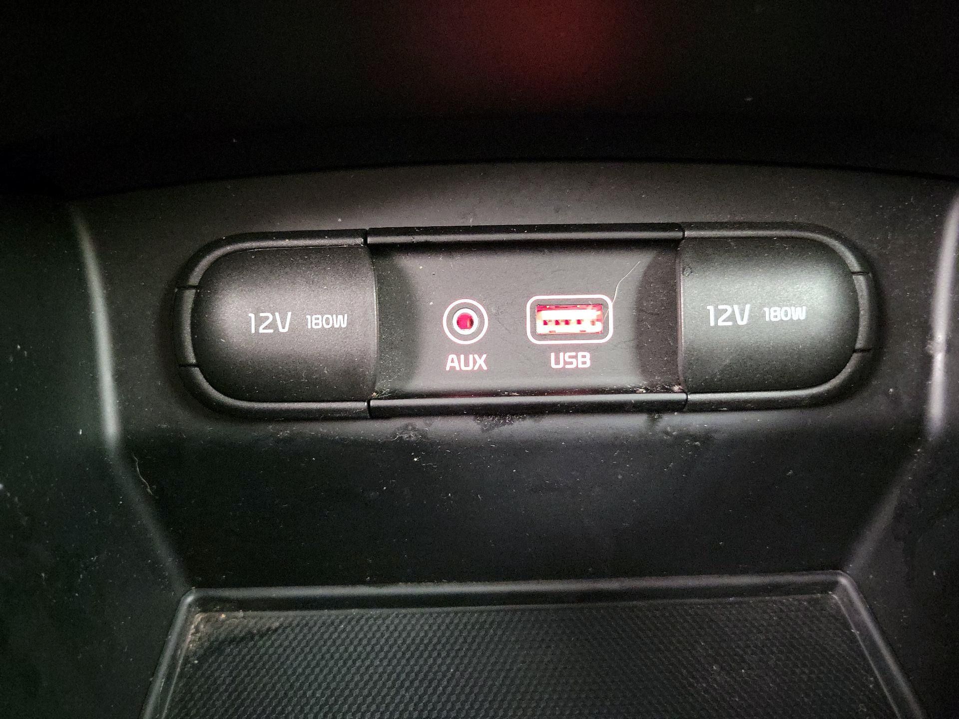 Thumbnail: 2019 Kia Sorento - 18