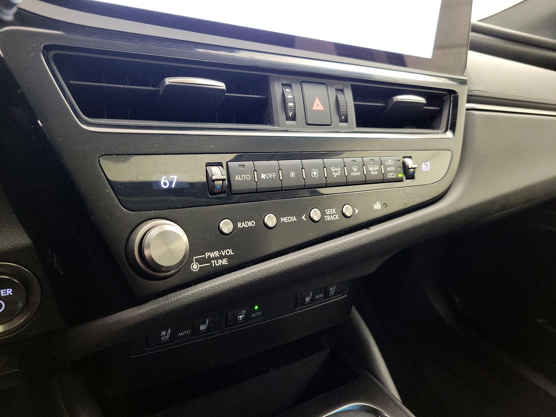 Thumbnail: 2024 Lexus ES - 16