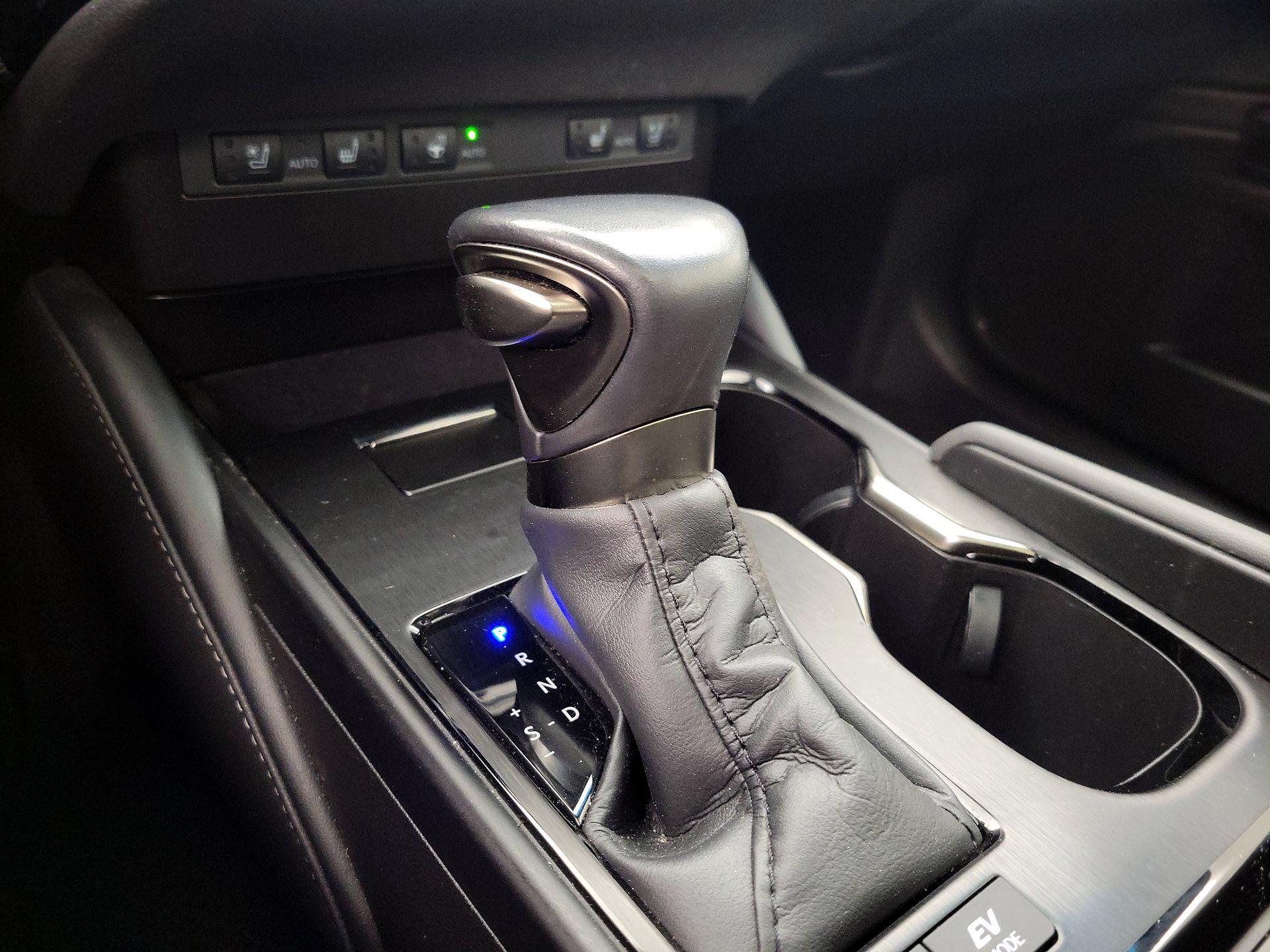 Thumbnail: 2024 Lexus ES - 17