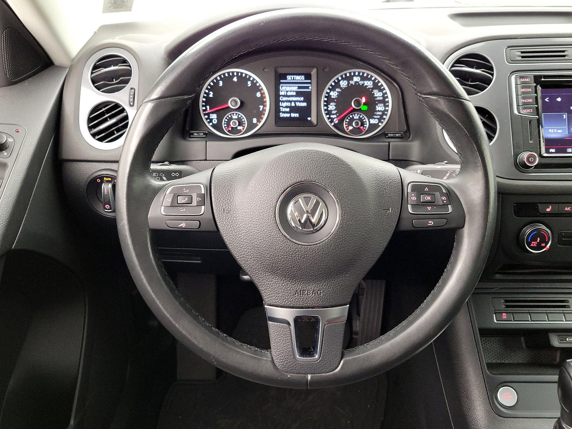 Thumbnail: 2017 Volkswagen Tiguan - 10