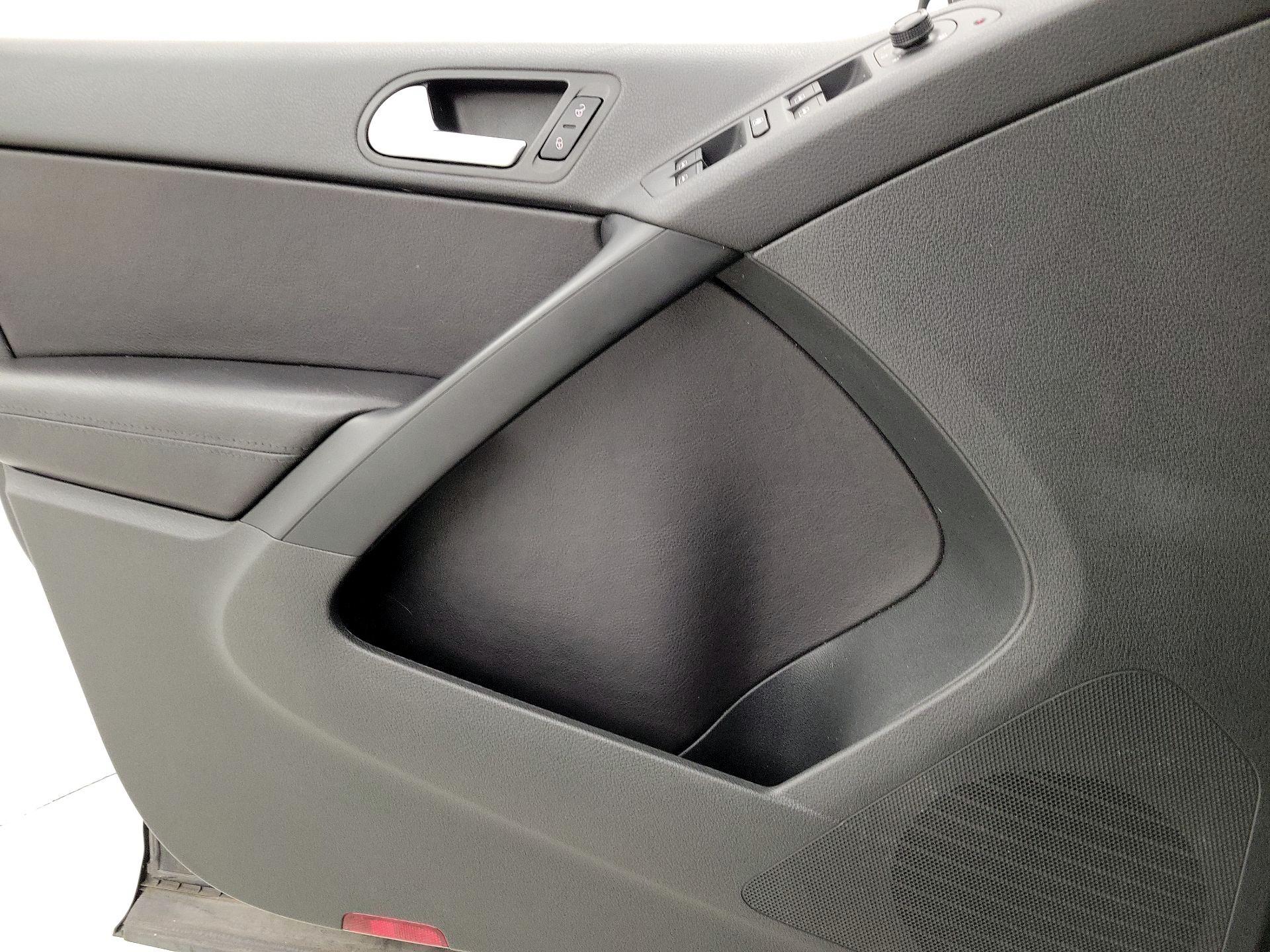 Thumbnail: 2017 Volkswagen Tiguan - 12