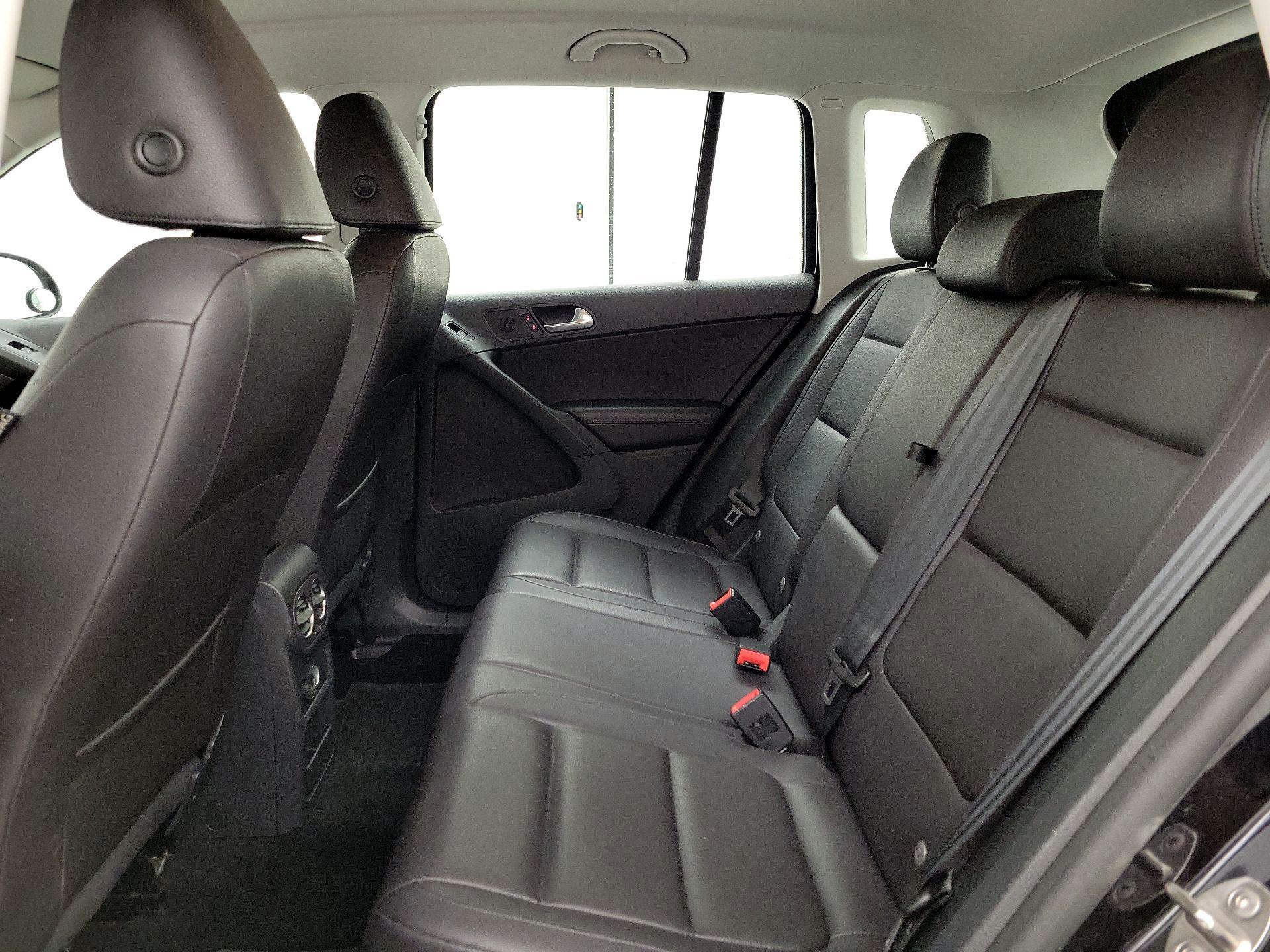 Thumbnail: 2017 Volkswagen Tiguan - 19