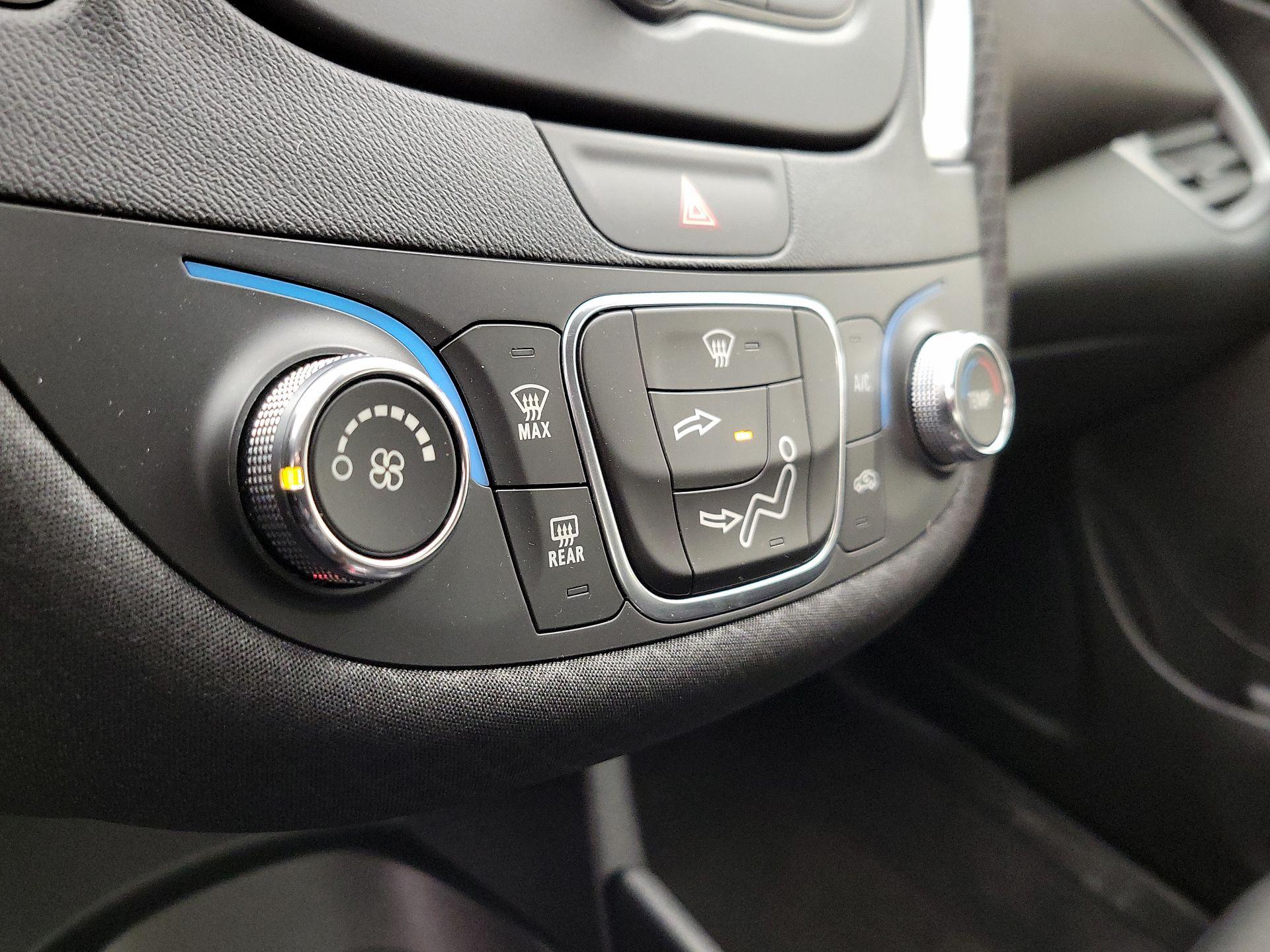 Thumbnail: 2018 Chevrolet Malibu - 16