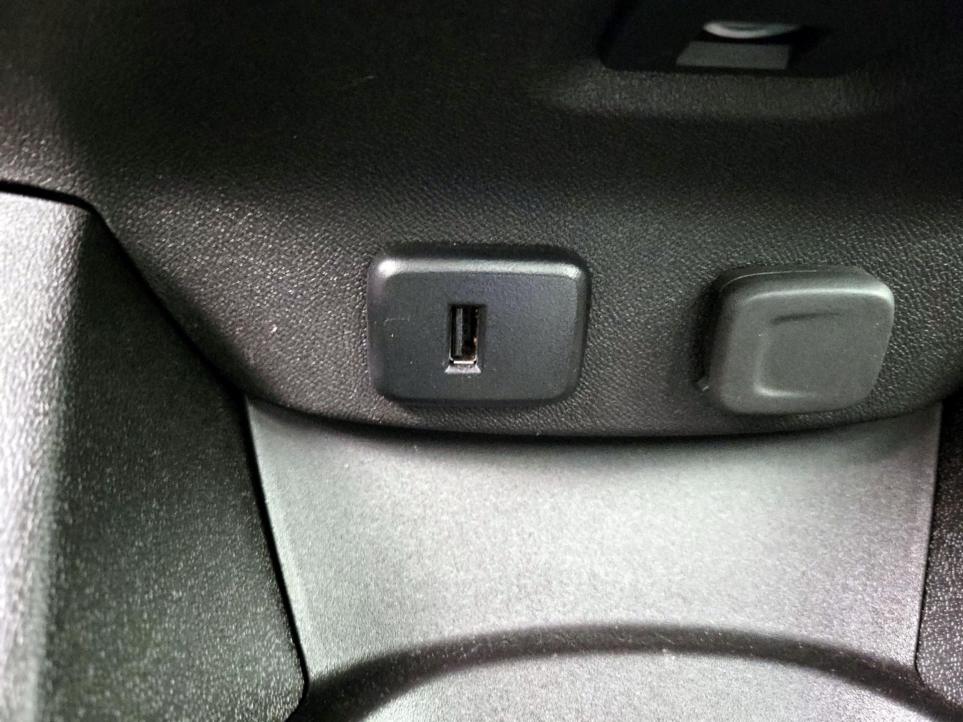 Thumbnail: 2018 Chevrolet Malibu - 18