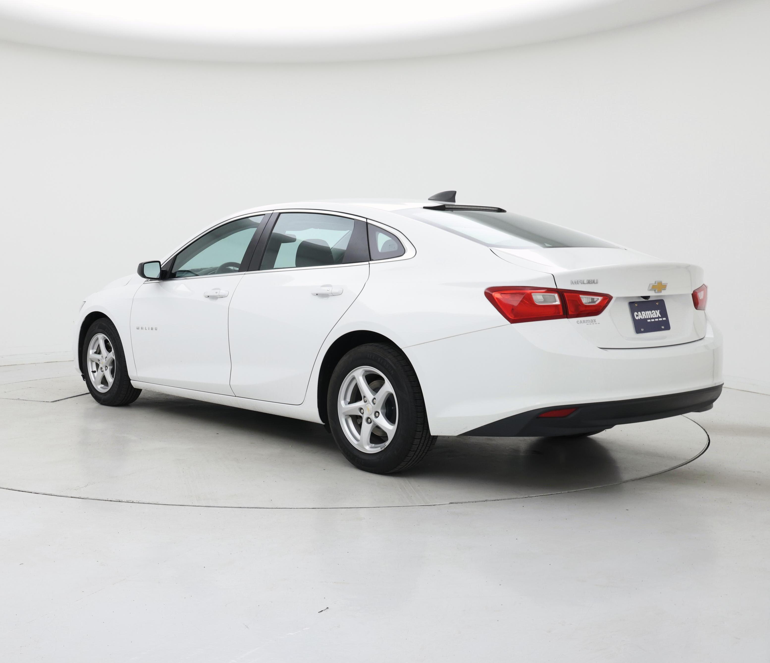 Thumbnail: 2018 Chevrolet Malibu - 2