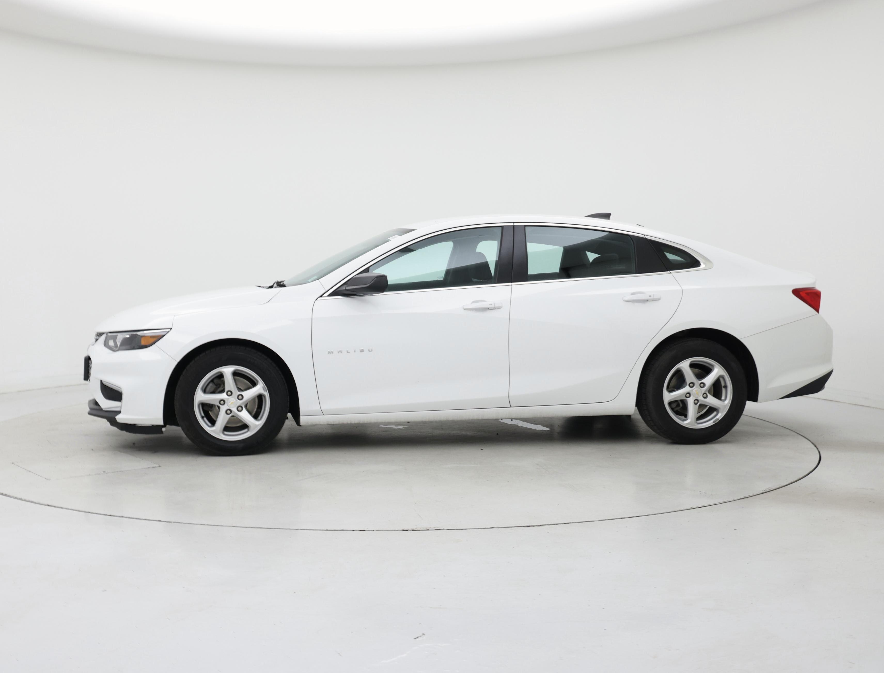 Thumbnail: 2018 Chevrolet Malibu - 3