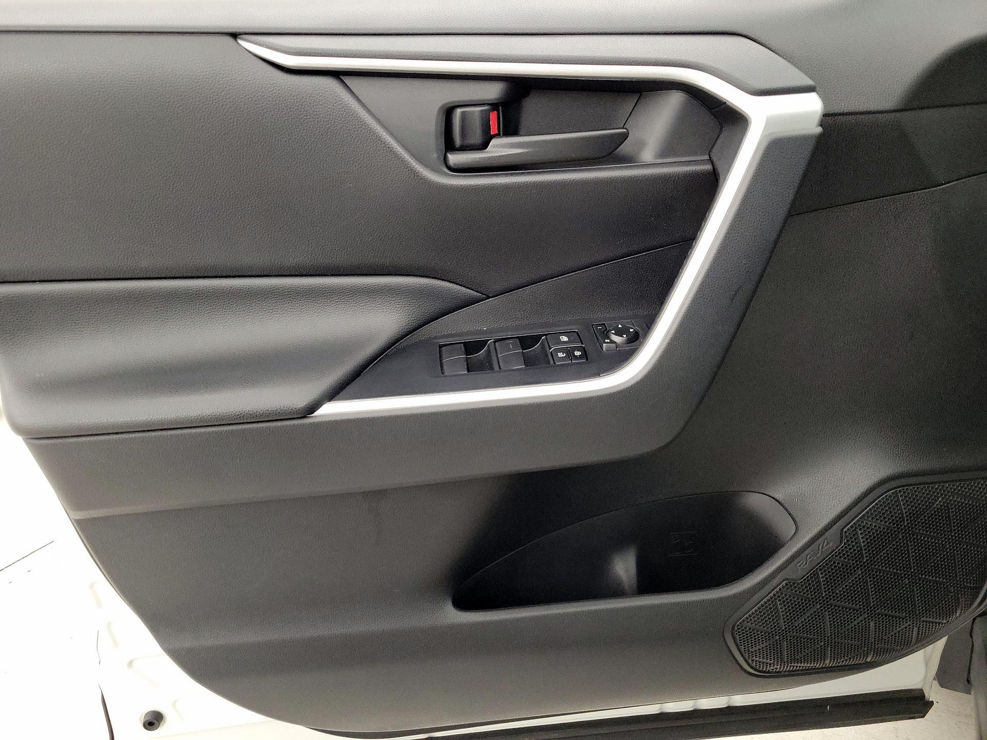 Thumbnail: 2020 Toyota RAV4 - 12