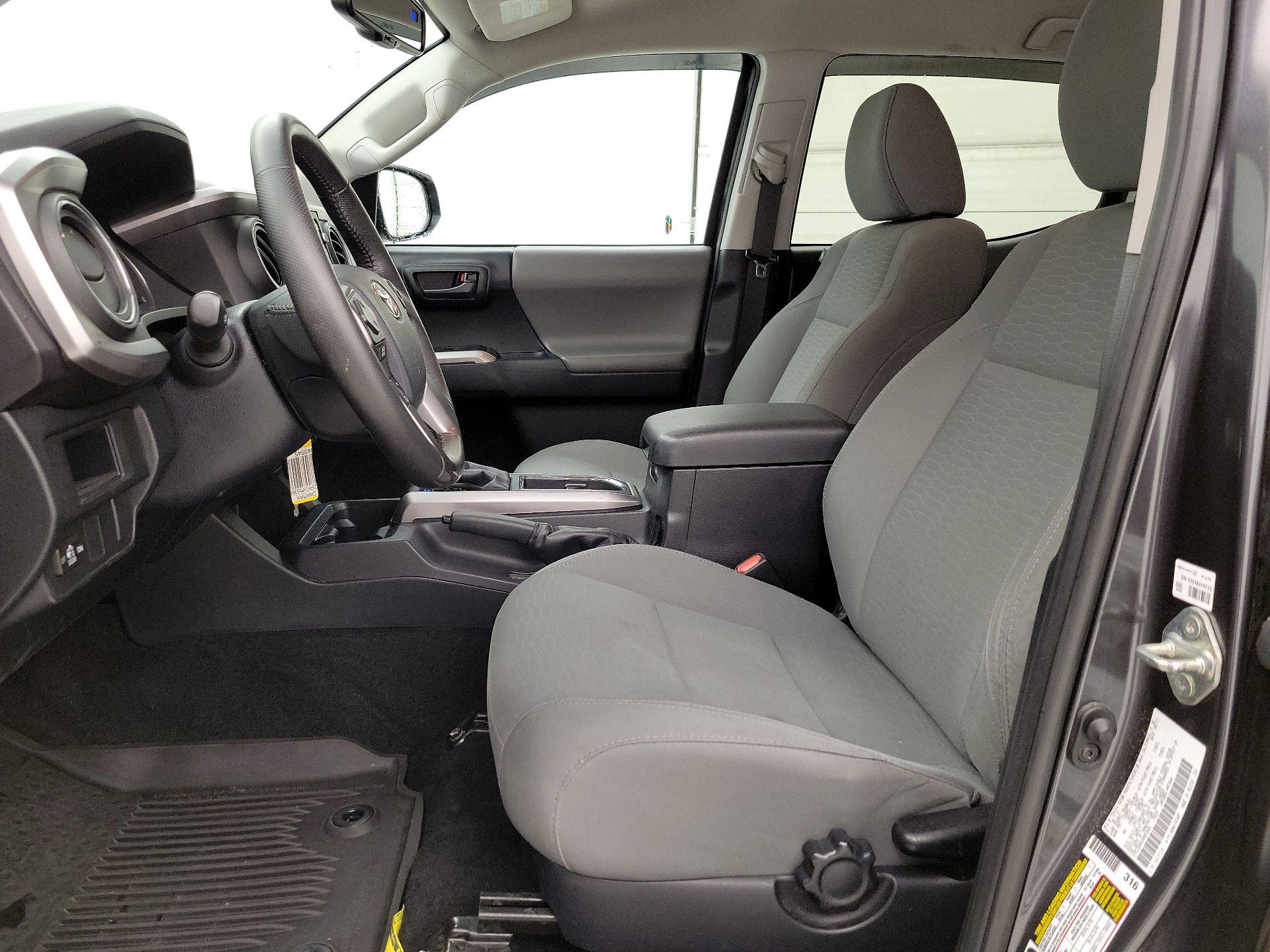 Thumbnail: 2017 Toyota Tacoma - 11