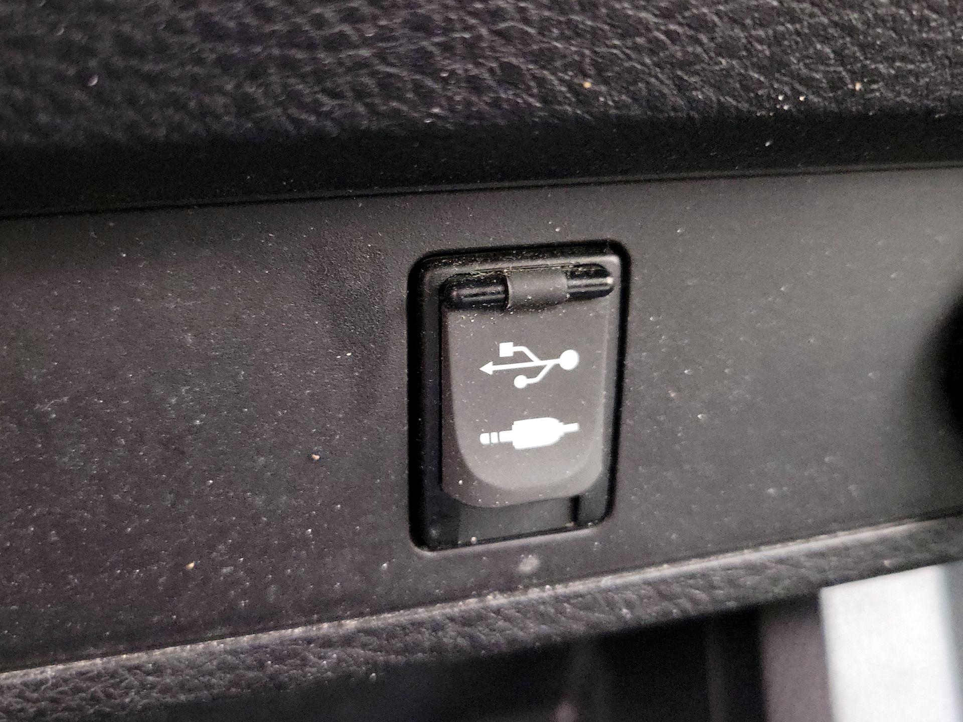 Thumbnail: 2017 Toyota Tacoma - 18