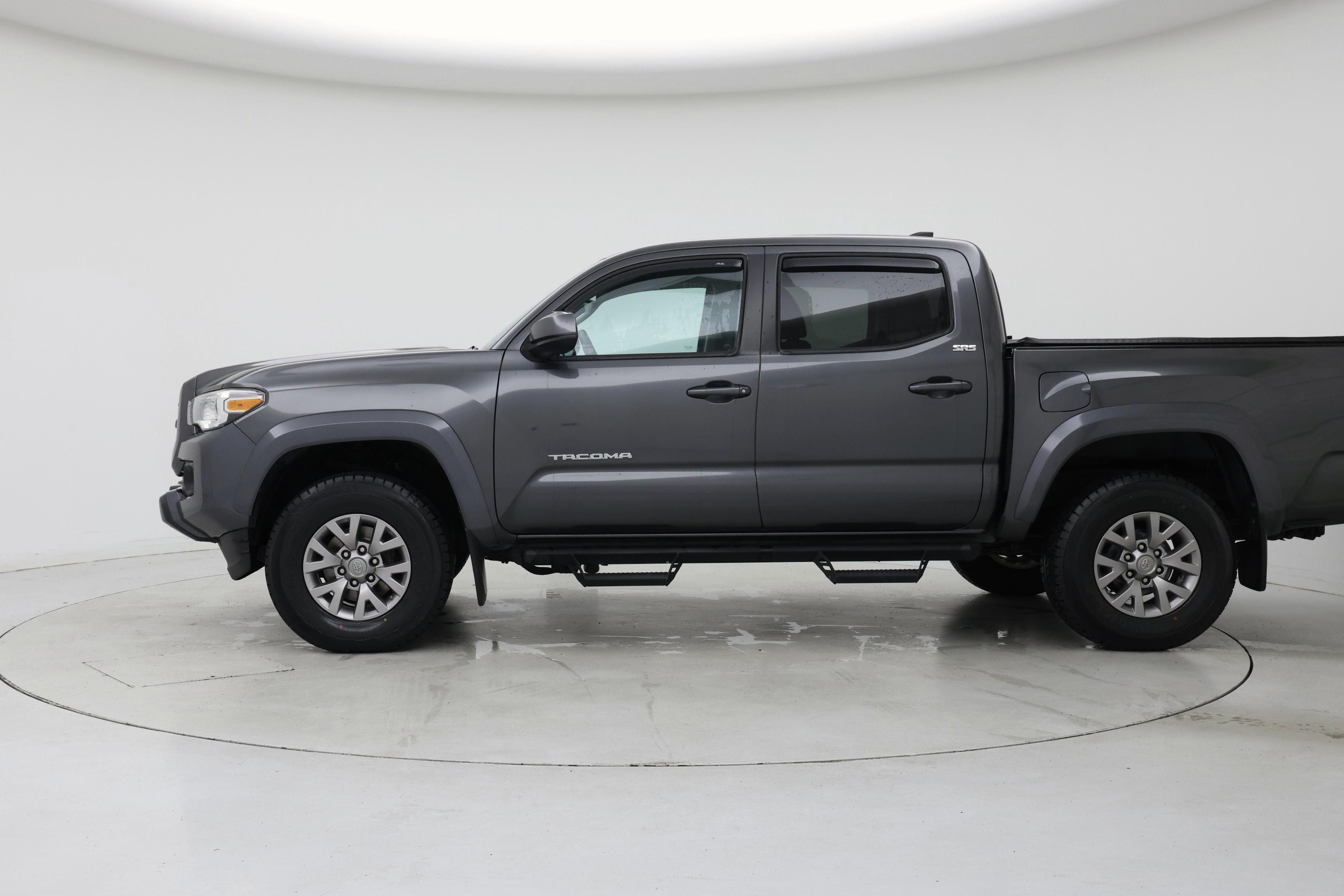 Thumbnail: 2017 Toyota Tacoma - 3