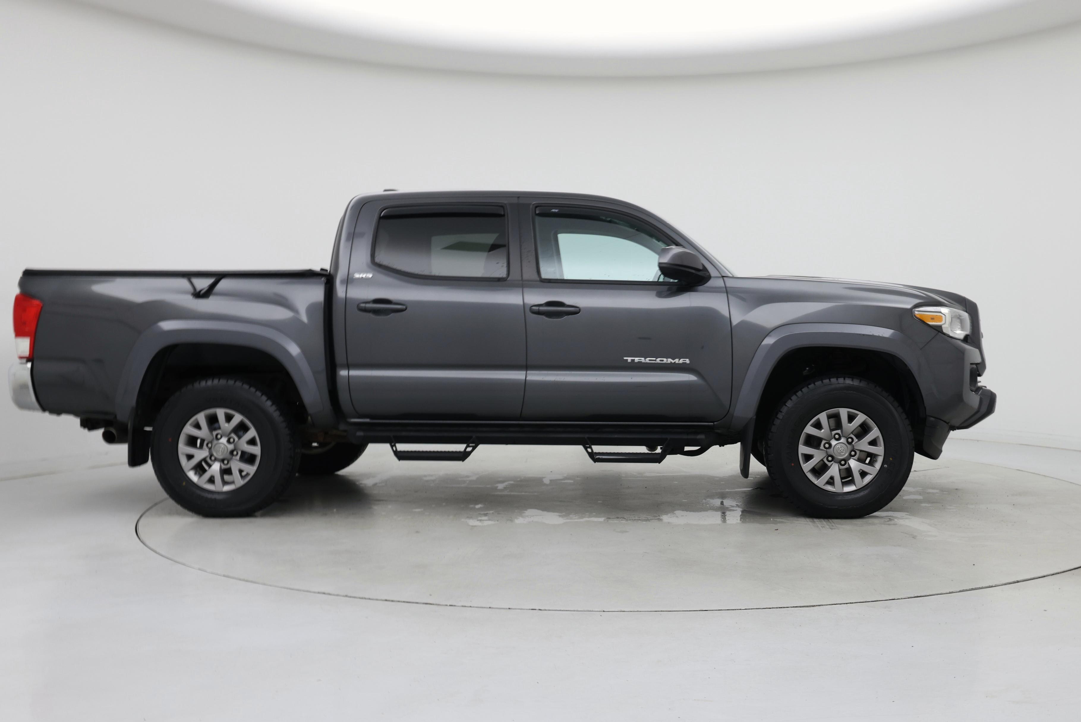 Thumbnail: 2017 Toyota Tacoma - 7