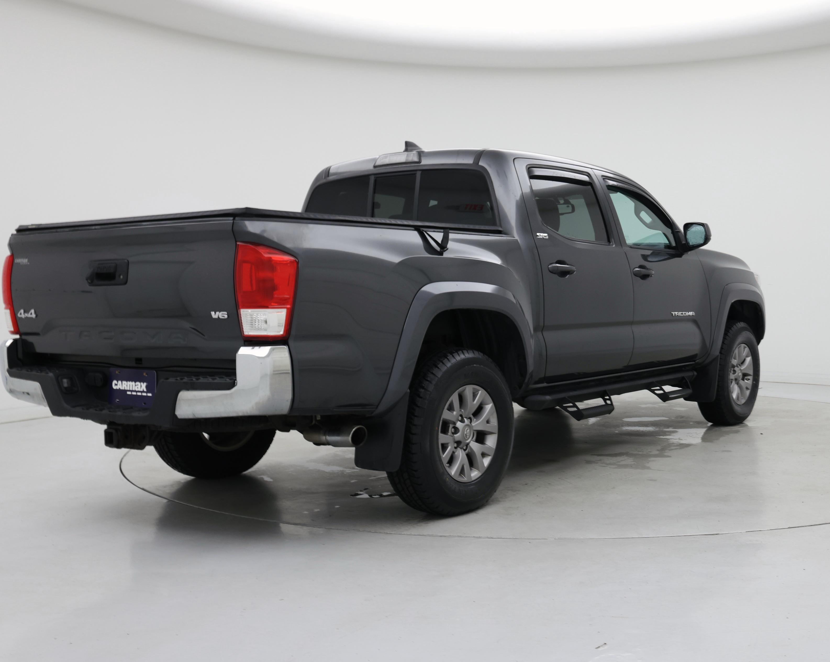 Thumbnail: 2017 Toyota Tacoma - 8