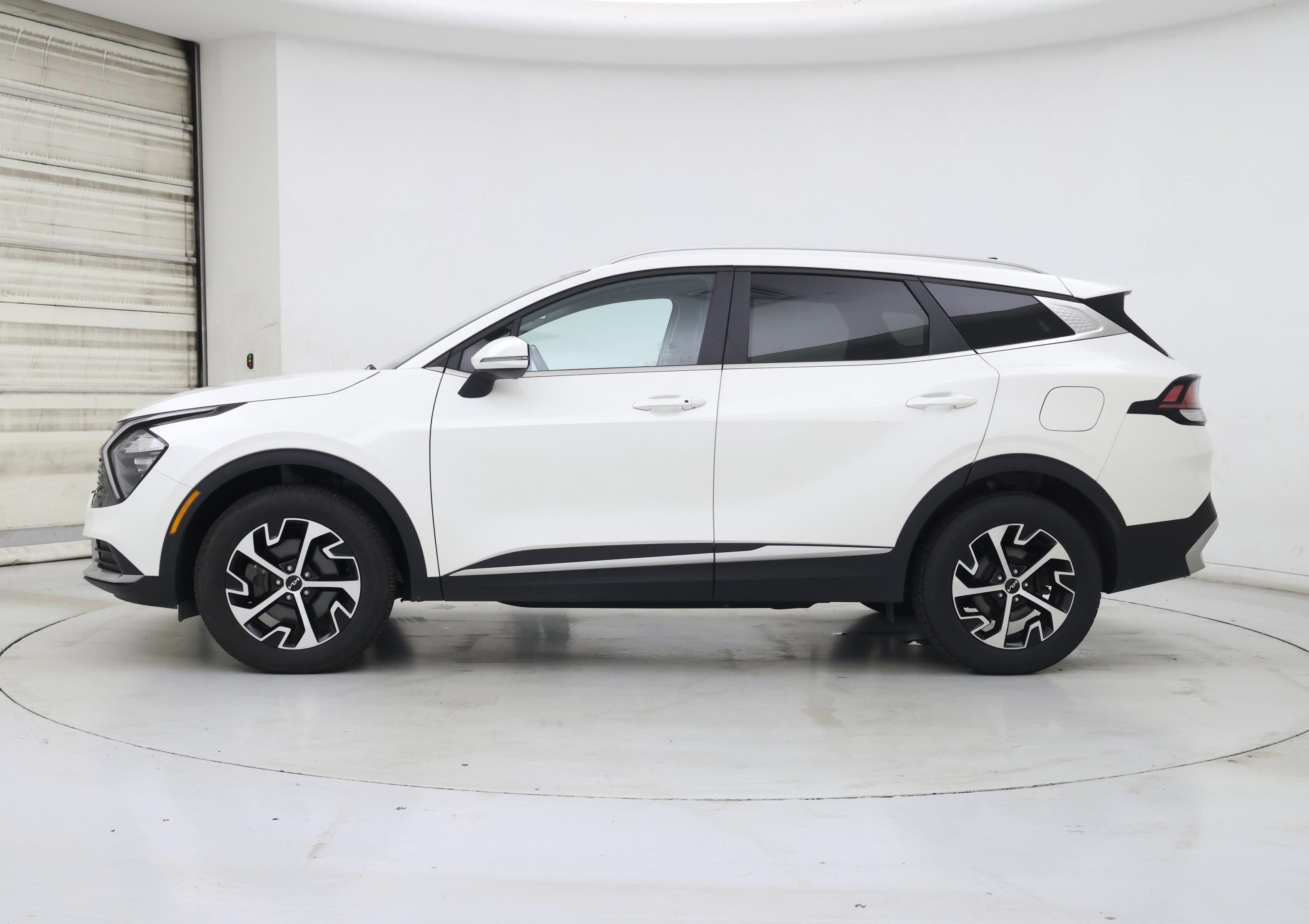 Thumbnail: 2023 Kia Sportage - 3