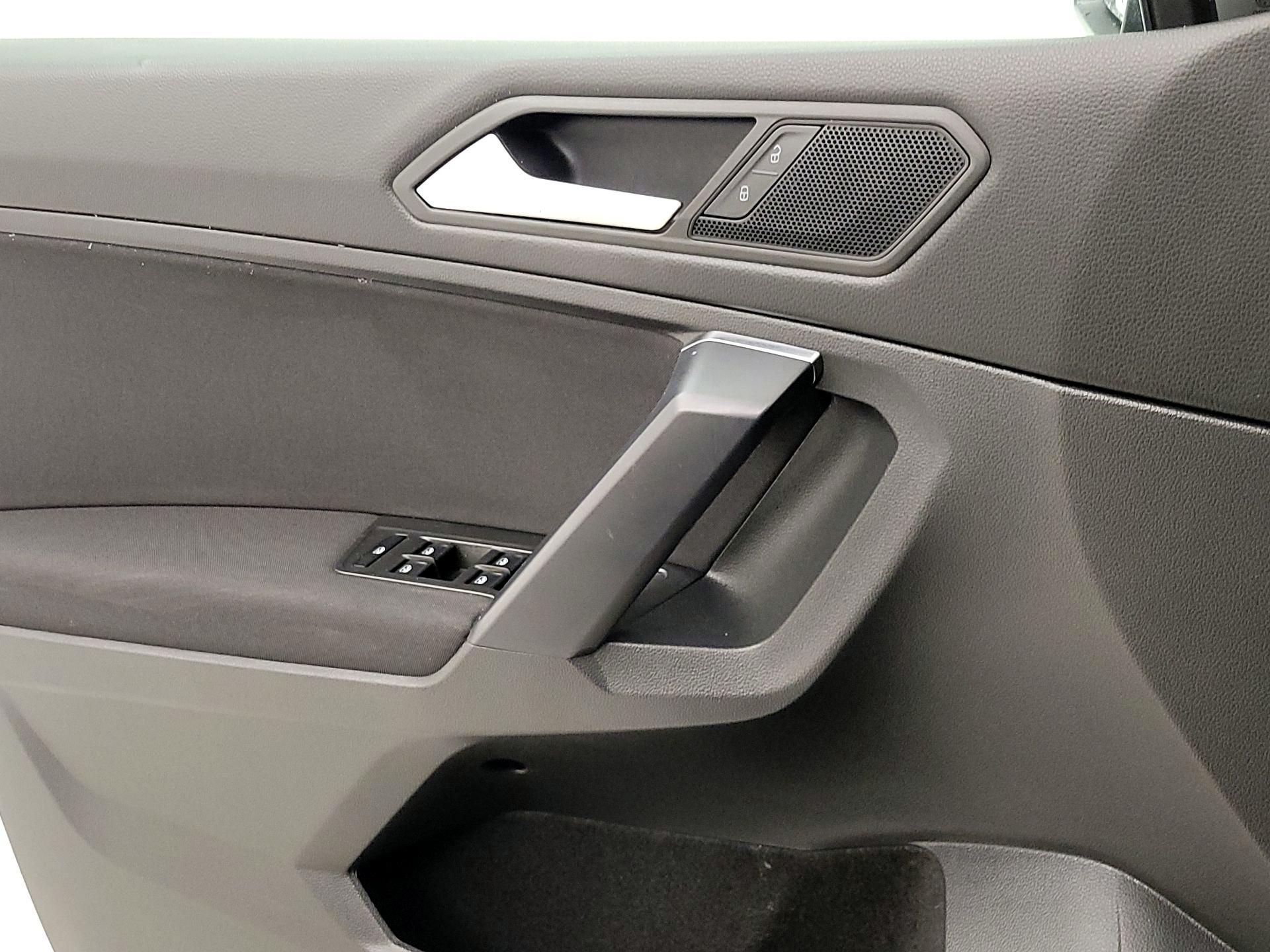 Thumbnail: 2021 Volkswagen Tiguan - 12