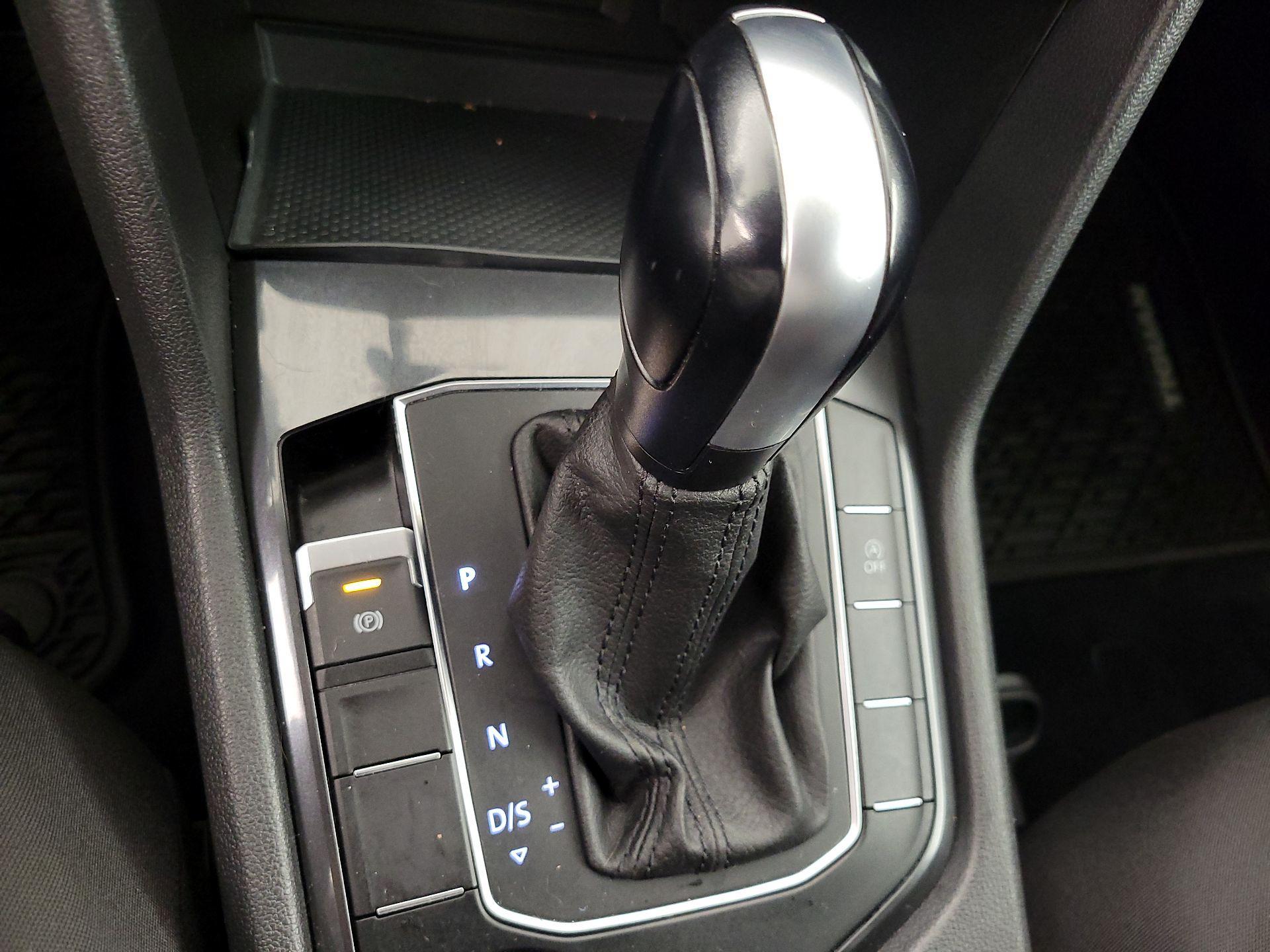 Thumbnail: 2021 Volkswagen Tiguan - 17