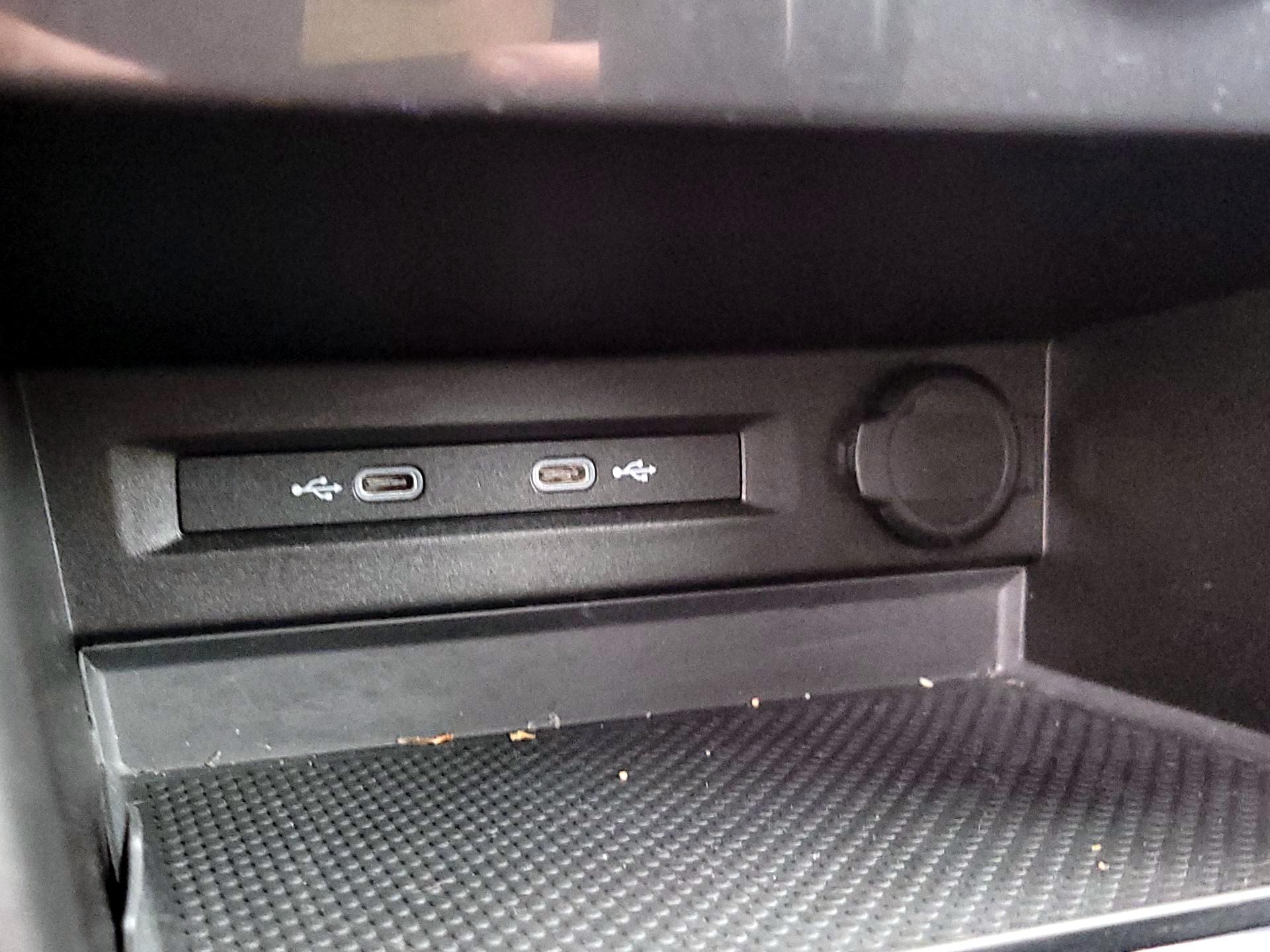 Thumbnail: 2021 Volkswagen Tiguan - 18