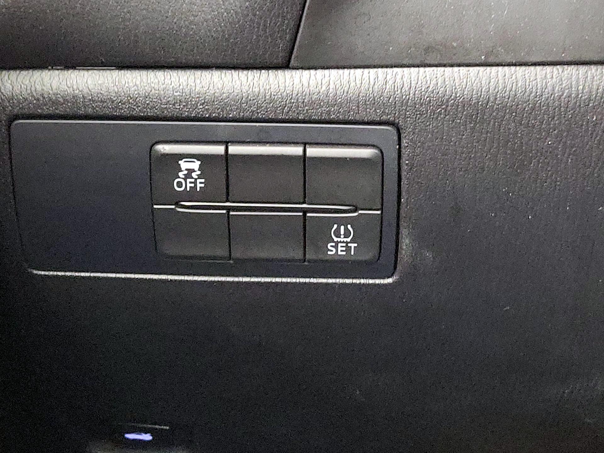 Thumbnail: 2017 Mazda Mazda3 - 13