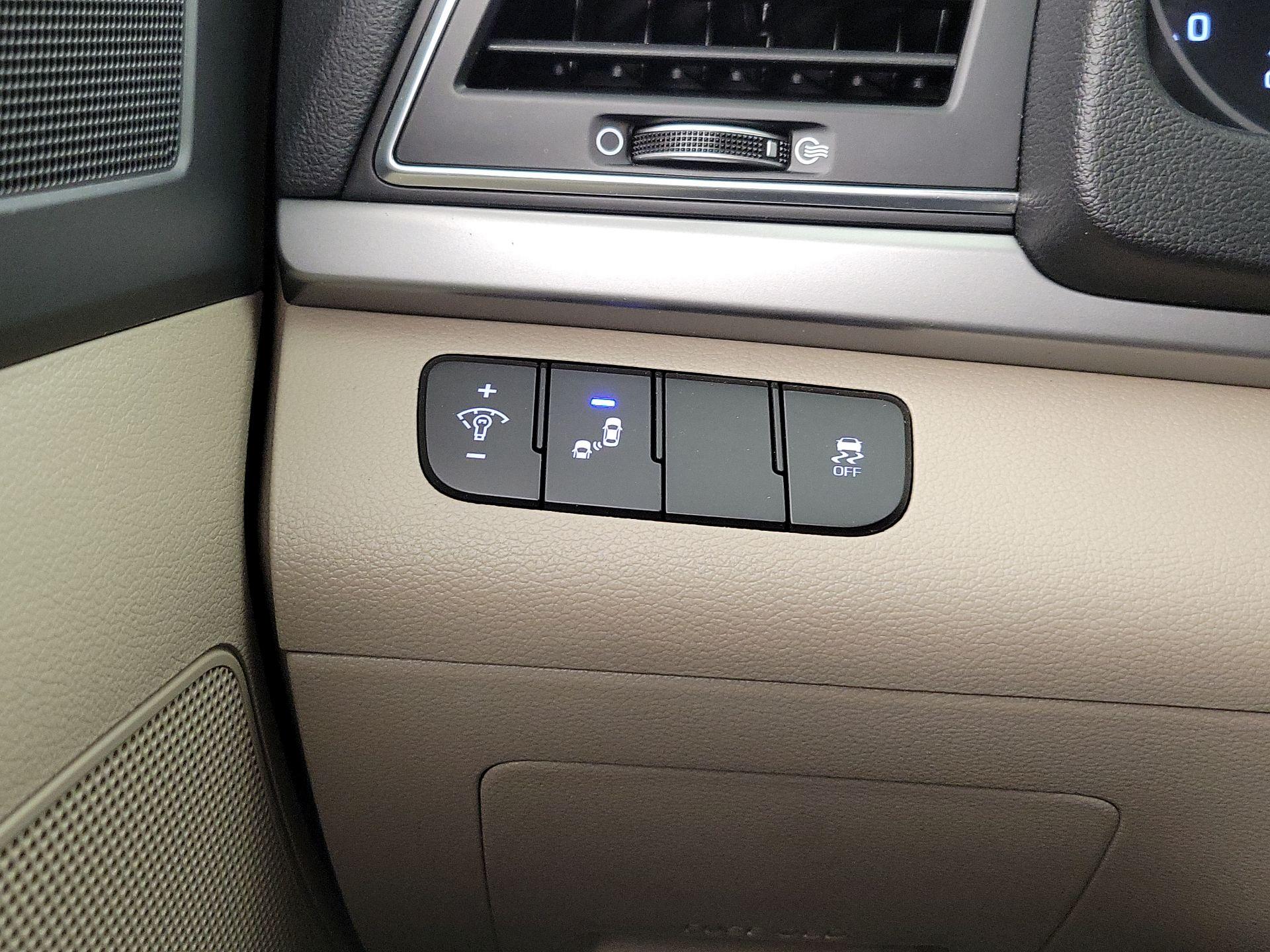 Thumbnail: 2018 Hyundai Elantra - 13