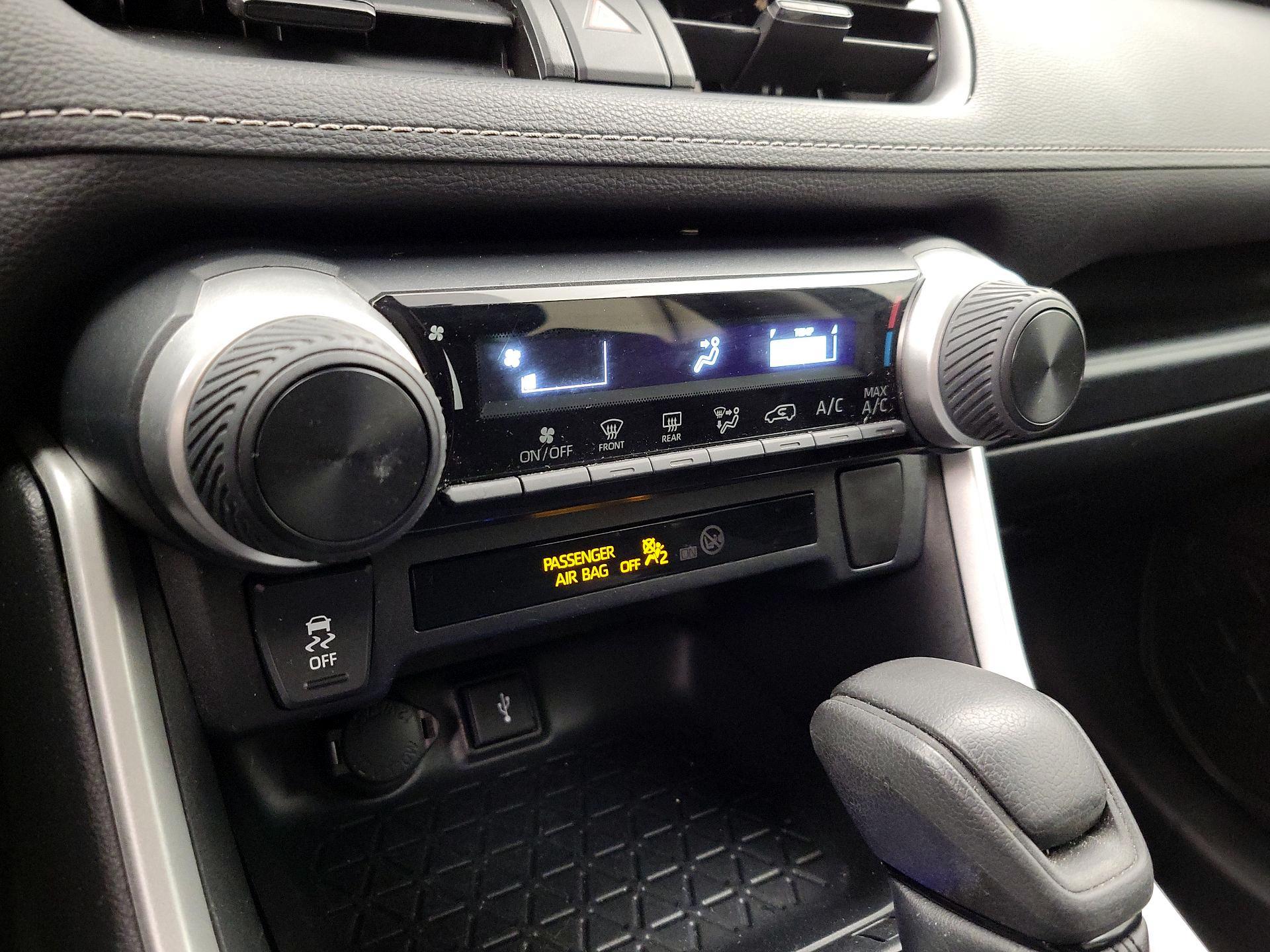 Thumbnail: 2020 Toyota RAV4 - 16