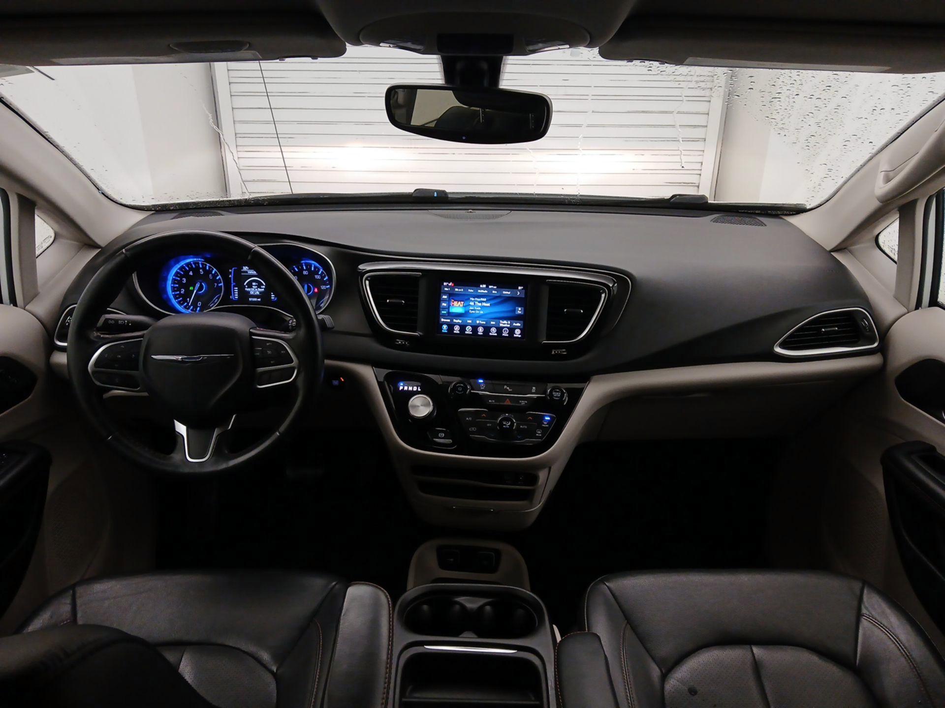 Thumbnail: 2020 Chrysler Pacifica - 9