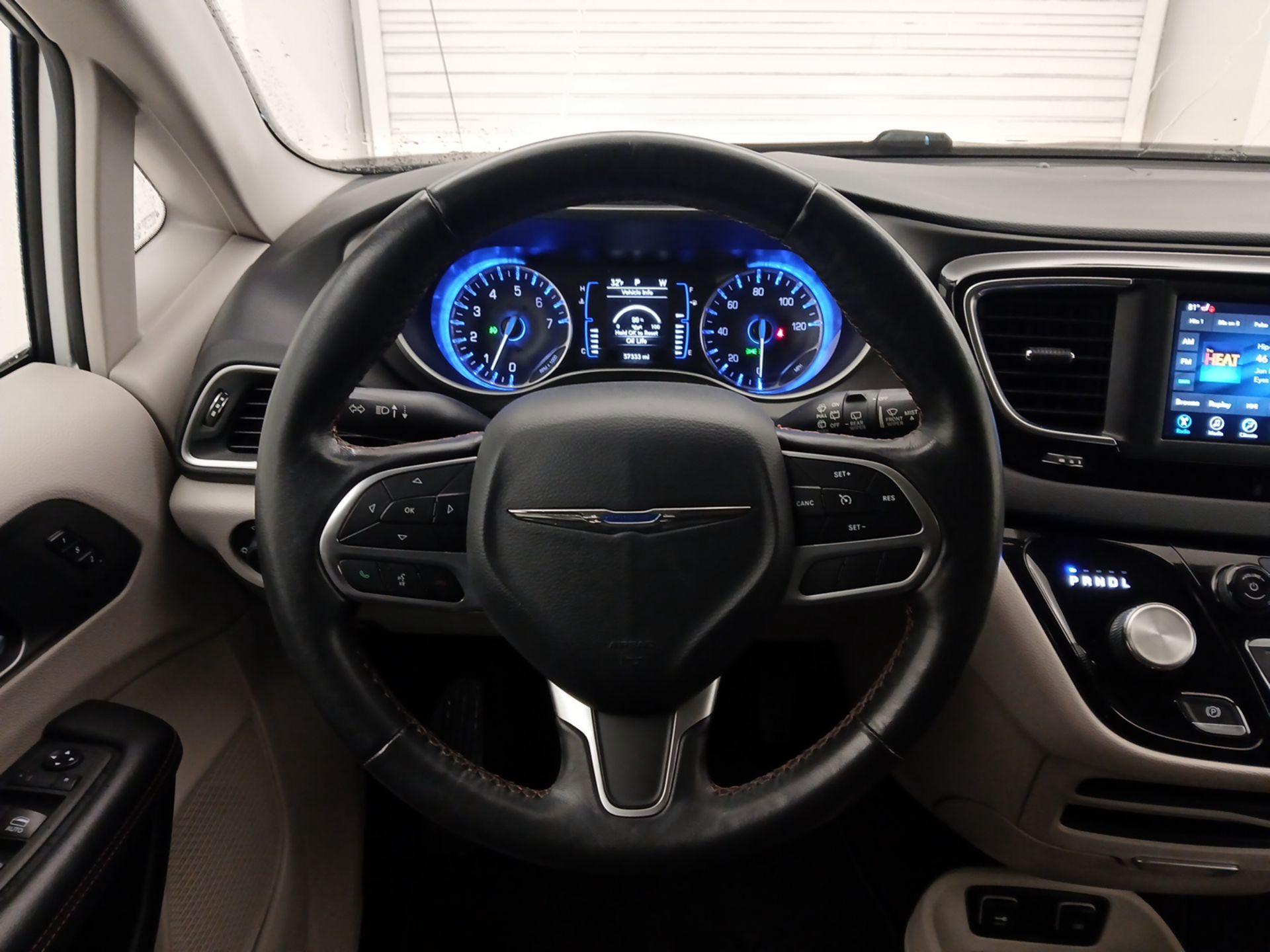 Thumbnail: 2020 Chrysler Pacifica - 10