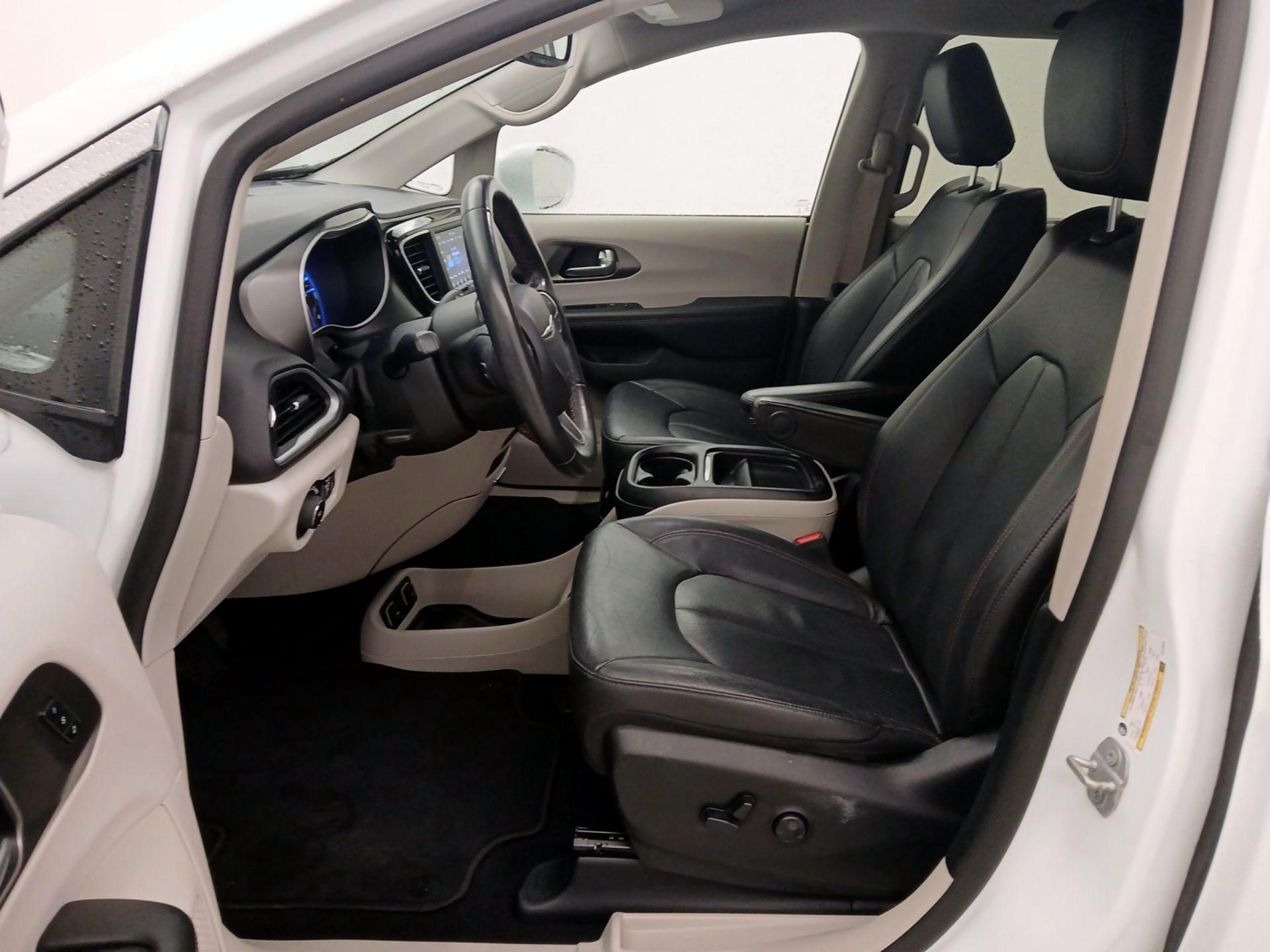 Thumbnail: 2020 Chrysler Pacifica - 11