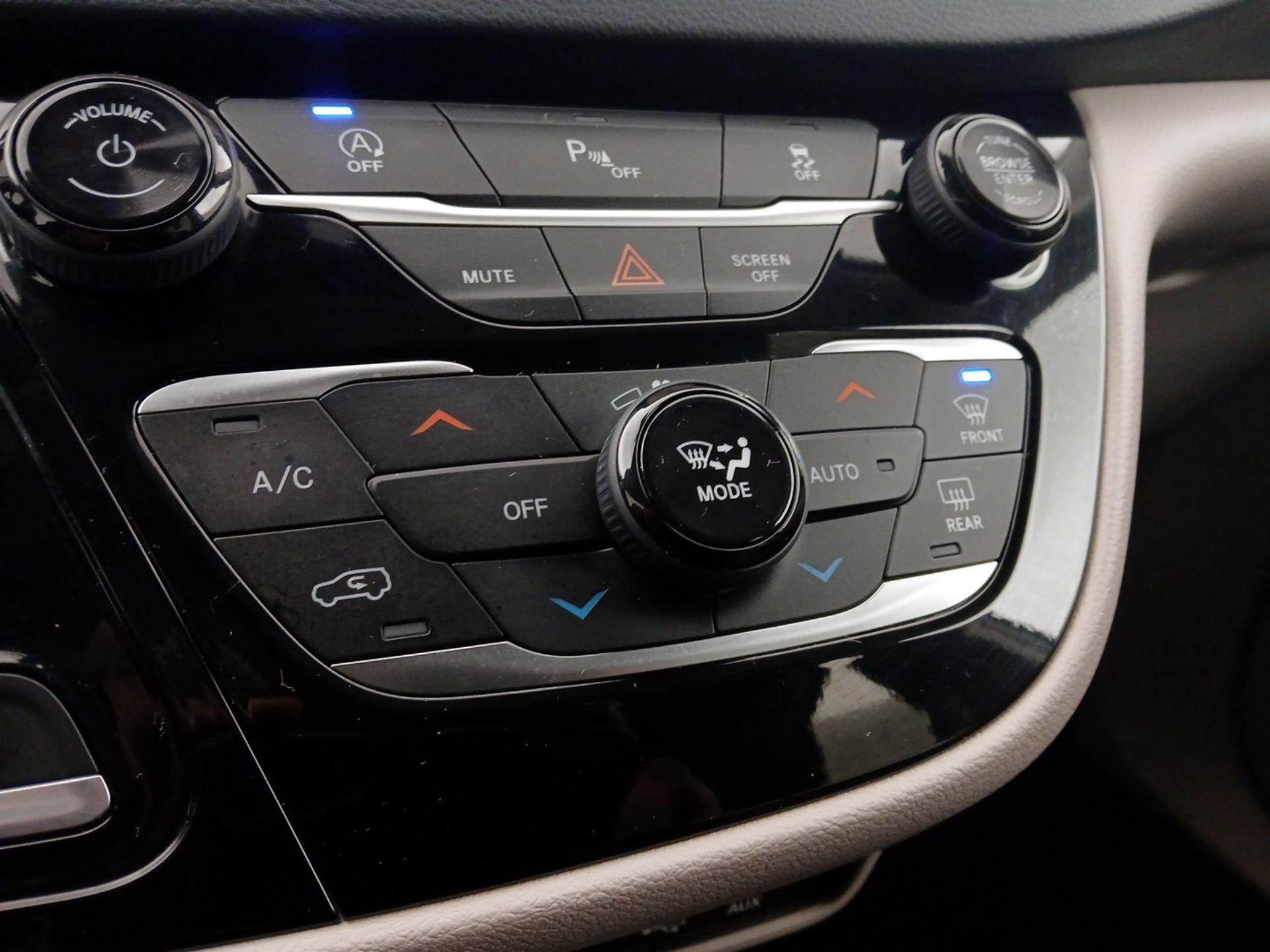 Thumbnail: 2020 Chrysler Pacifica - 16