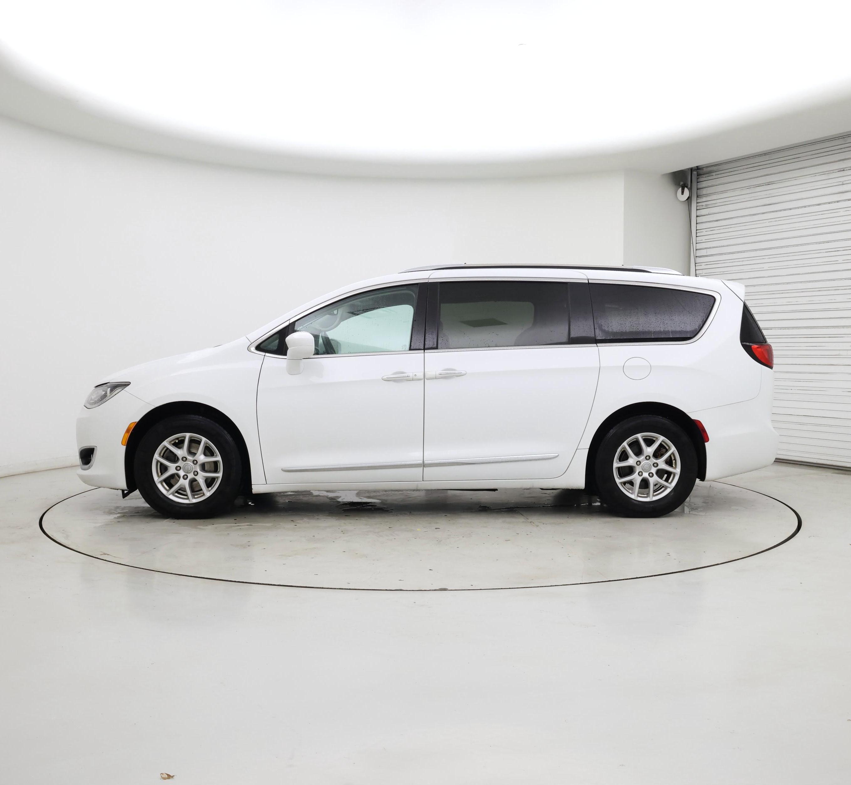 Thumbnail: 2020 Chrysler Pacifica - 3