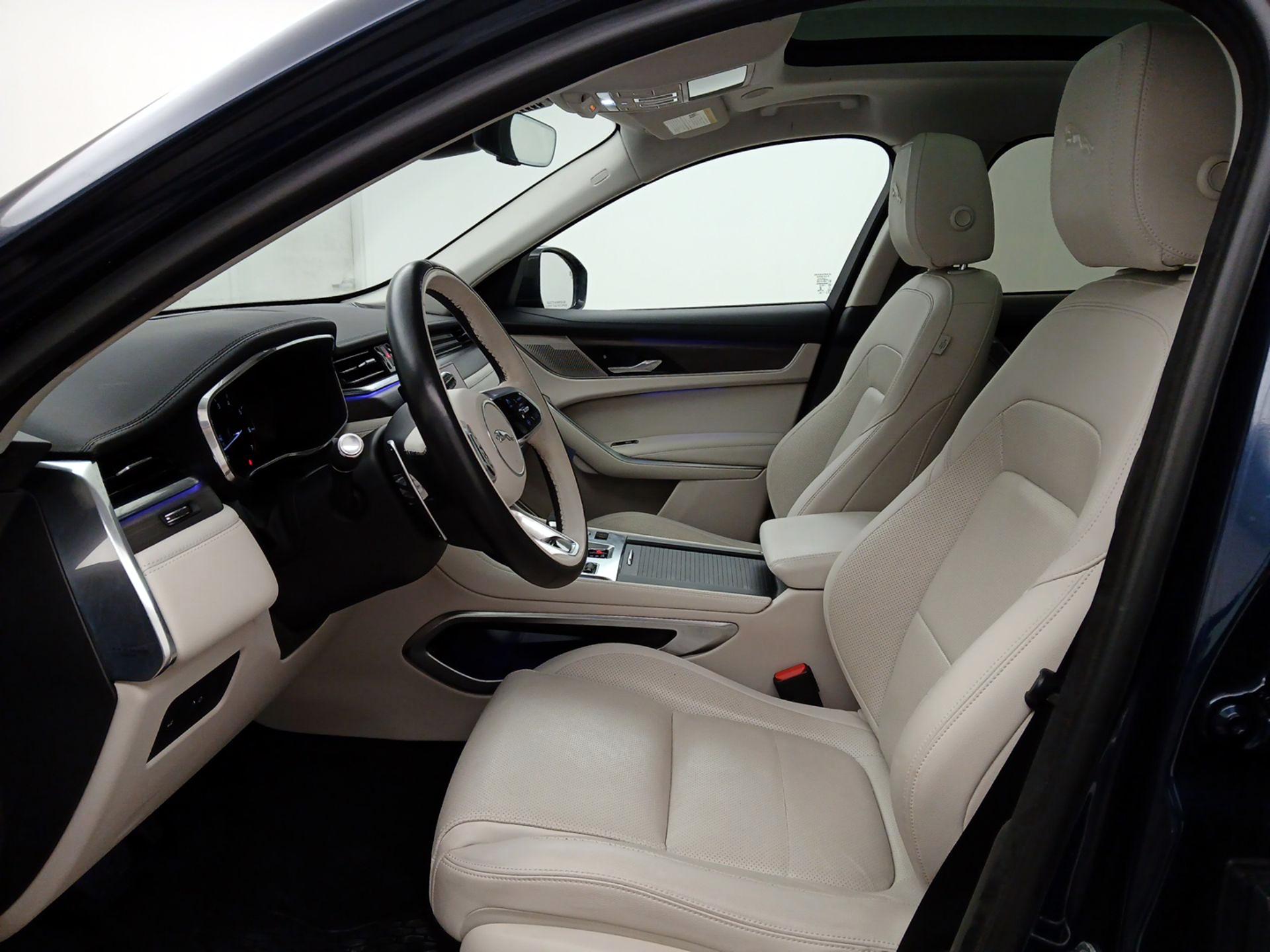 Thumbnail: 2022 Jaguar F-Pace - 11