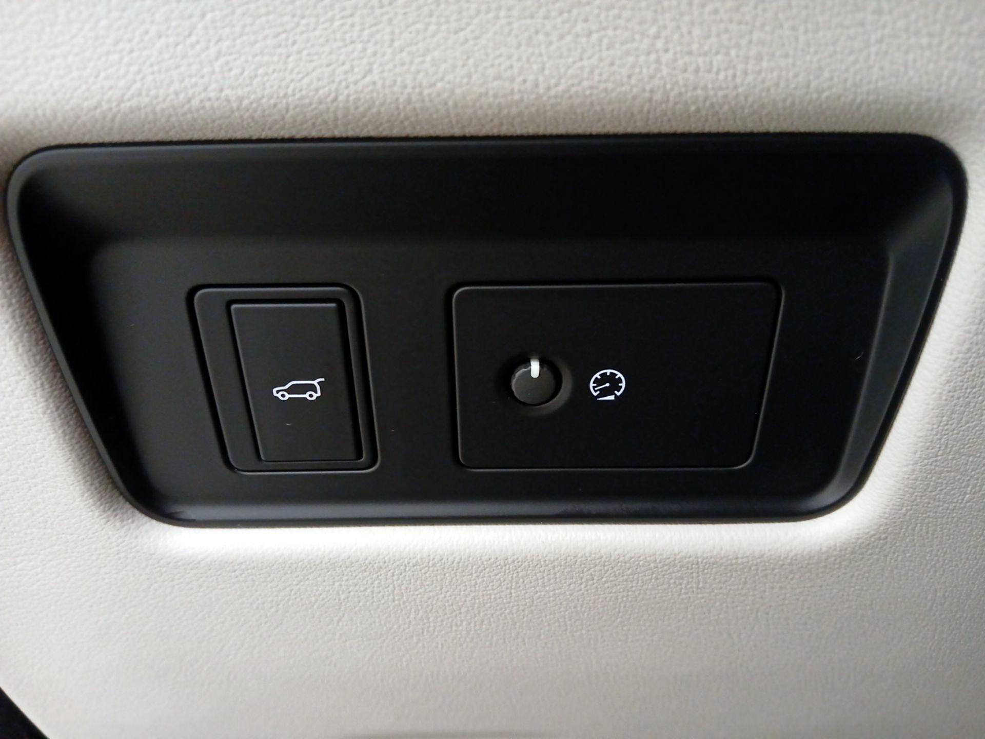 Thumbnail: 2022 Jaguar F-Pace - 13