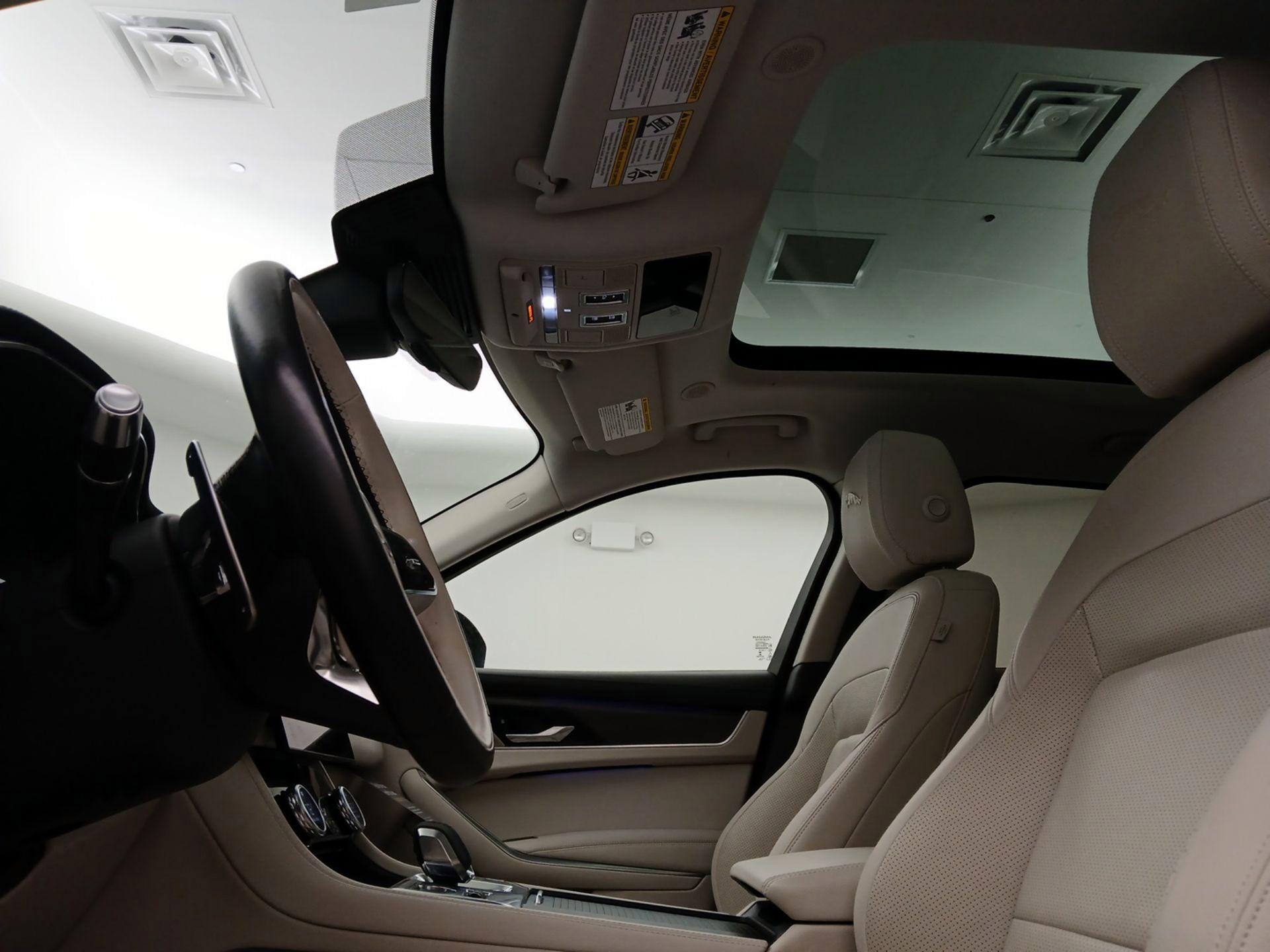 Thumbnail: 2022 Jaguar F-Pace - 19