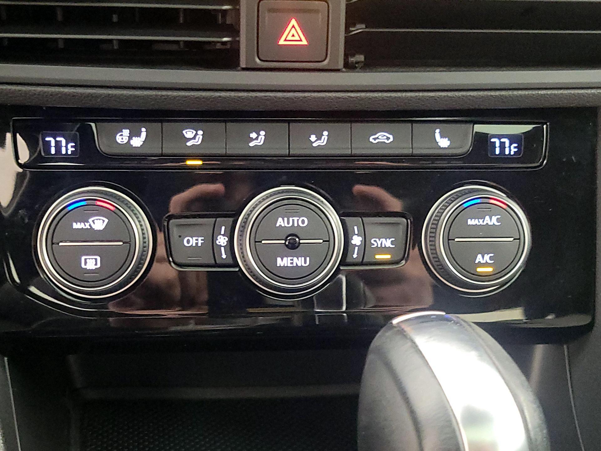 Thumbnail: 2019 Volkswagen Jetta - 16