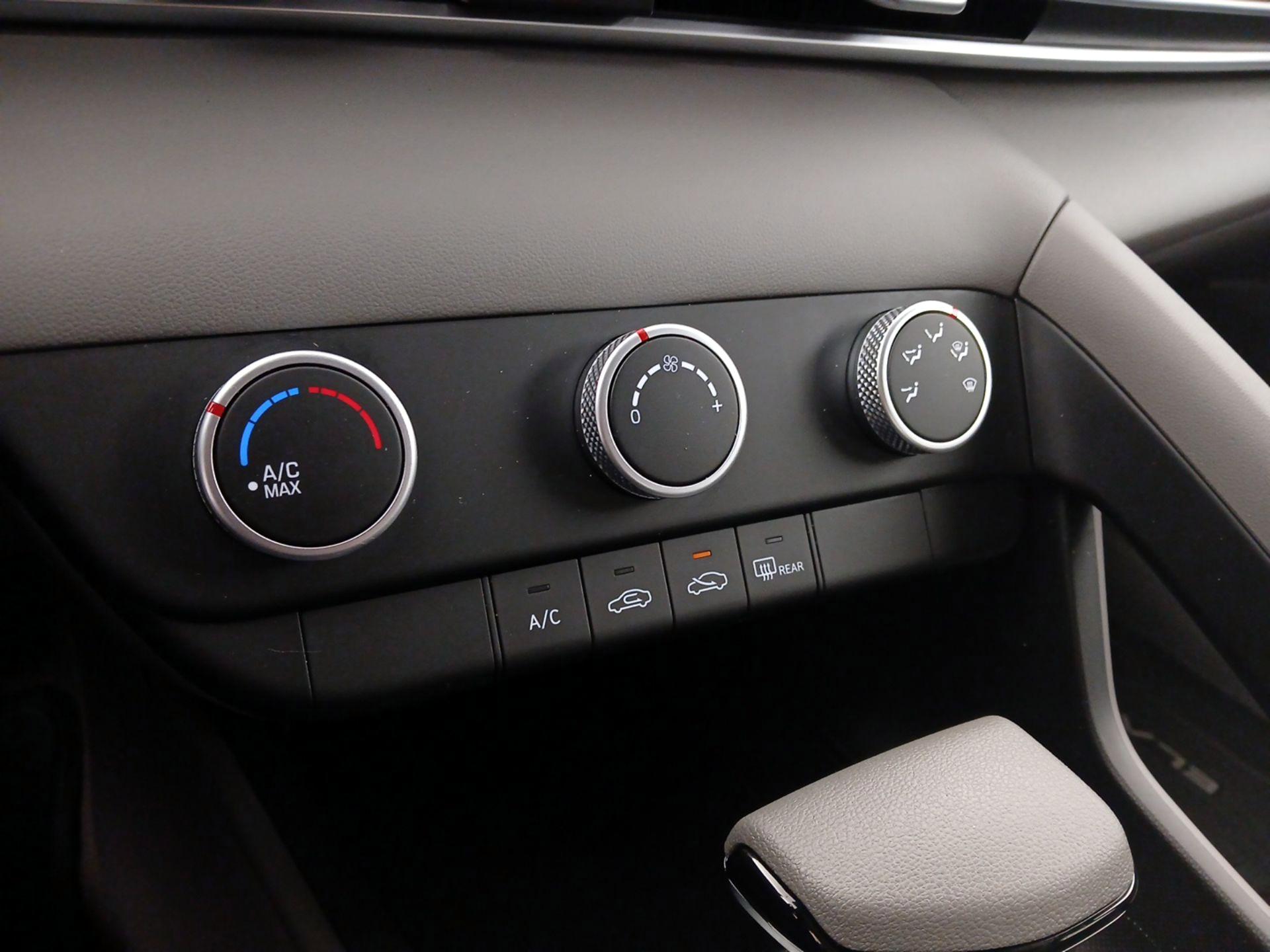 Thumbnail: 2024 Hyundai Elantra - 16