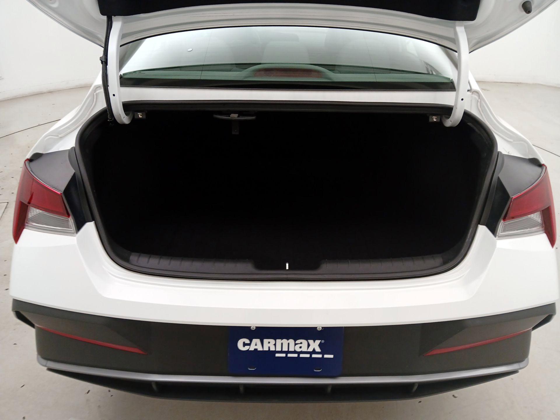 Thumbnail: 2024 Hyundai Elantra - 20