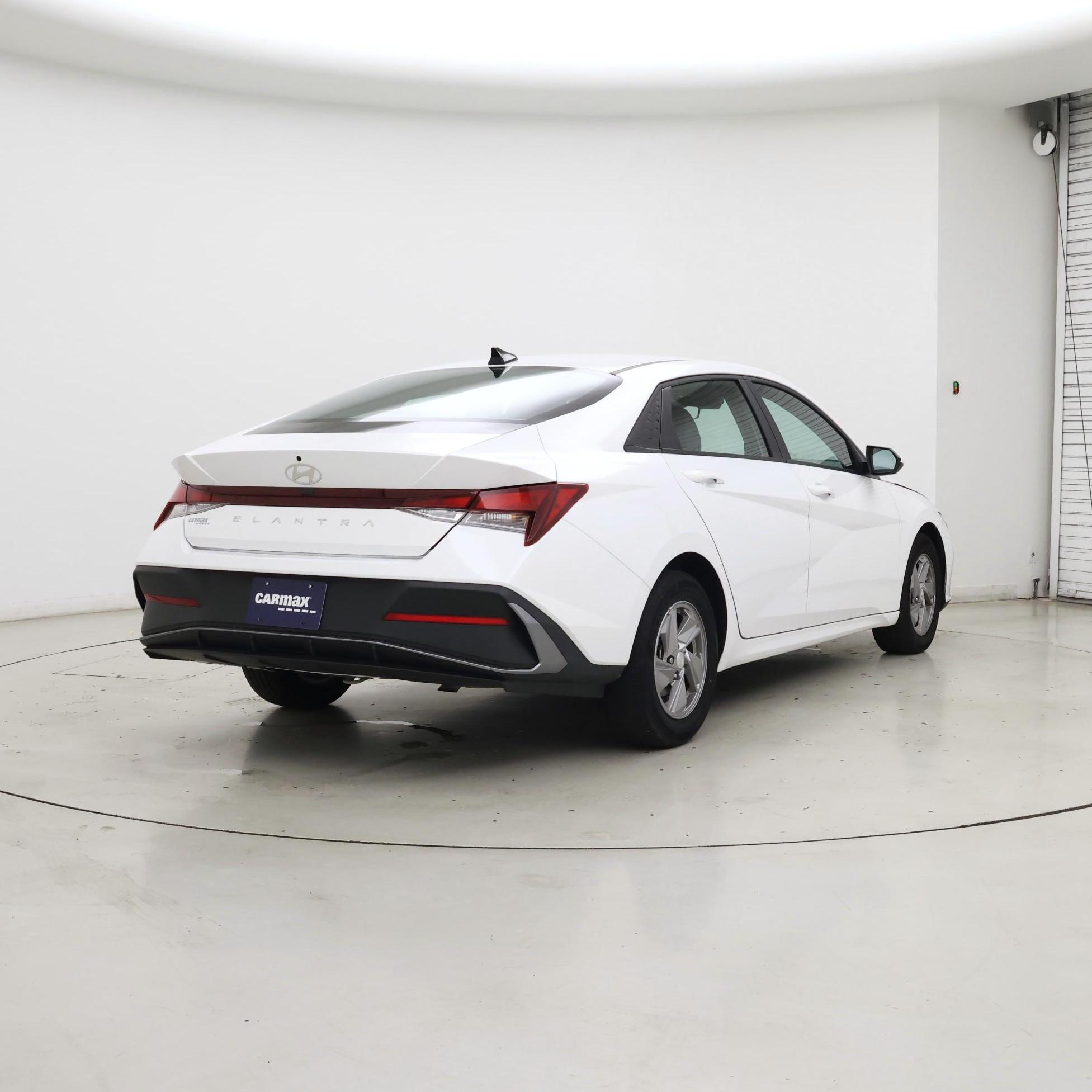 Thumbnail: 2024 Hyundai Elantra - 8