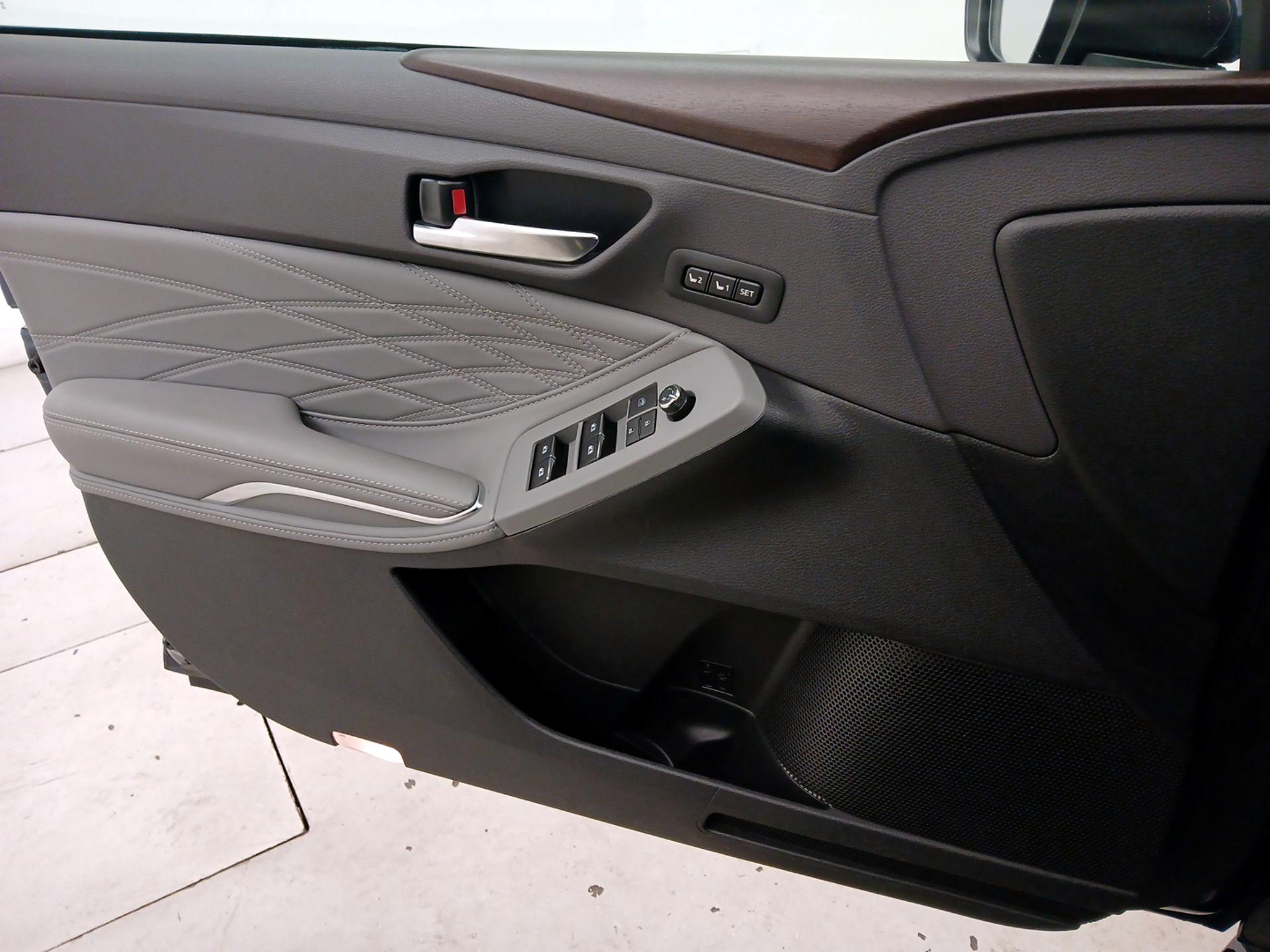 Thumbnail: 2020 Toyota Avalon - 12