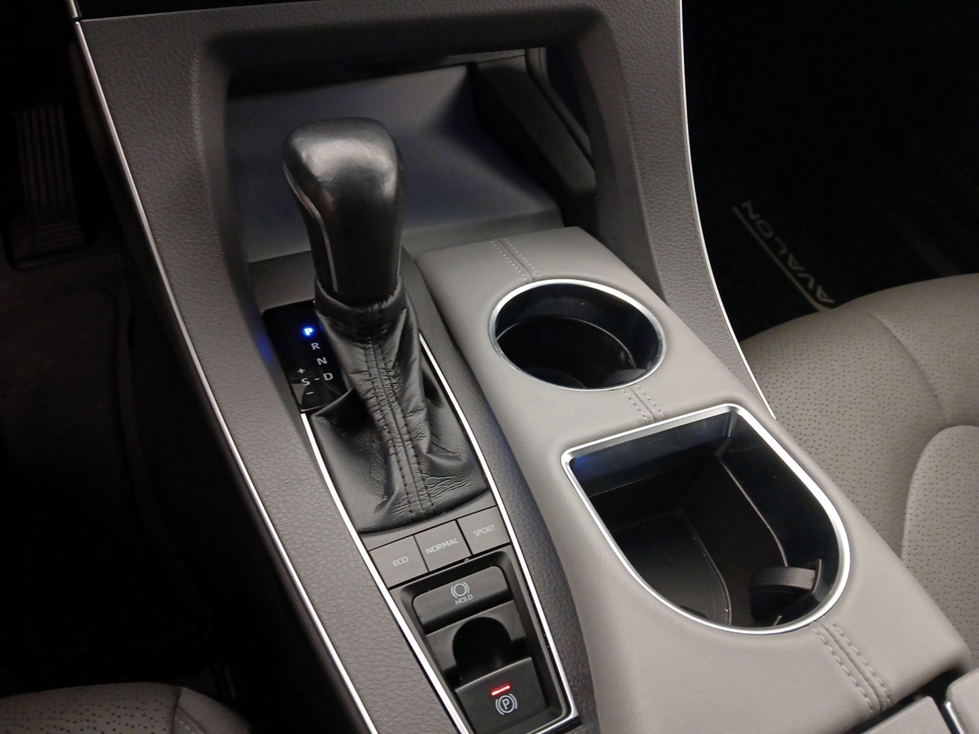 Thumbnail: 2020 Toyota Avalon - 18